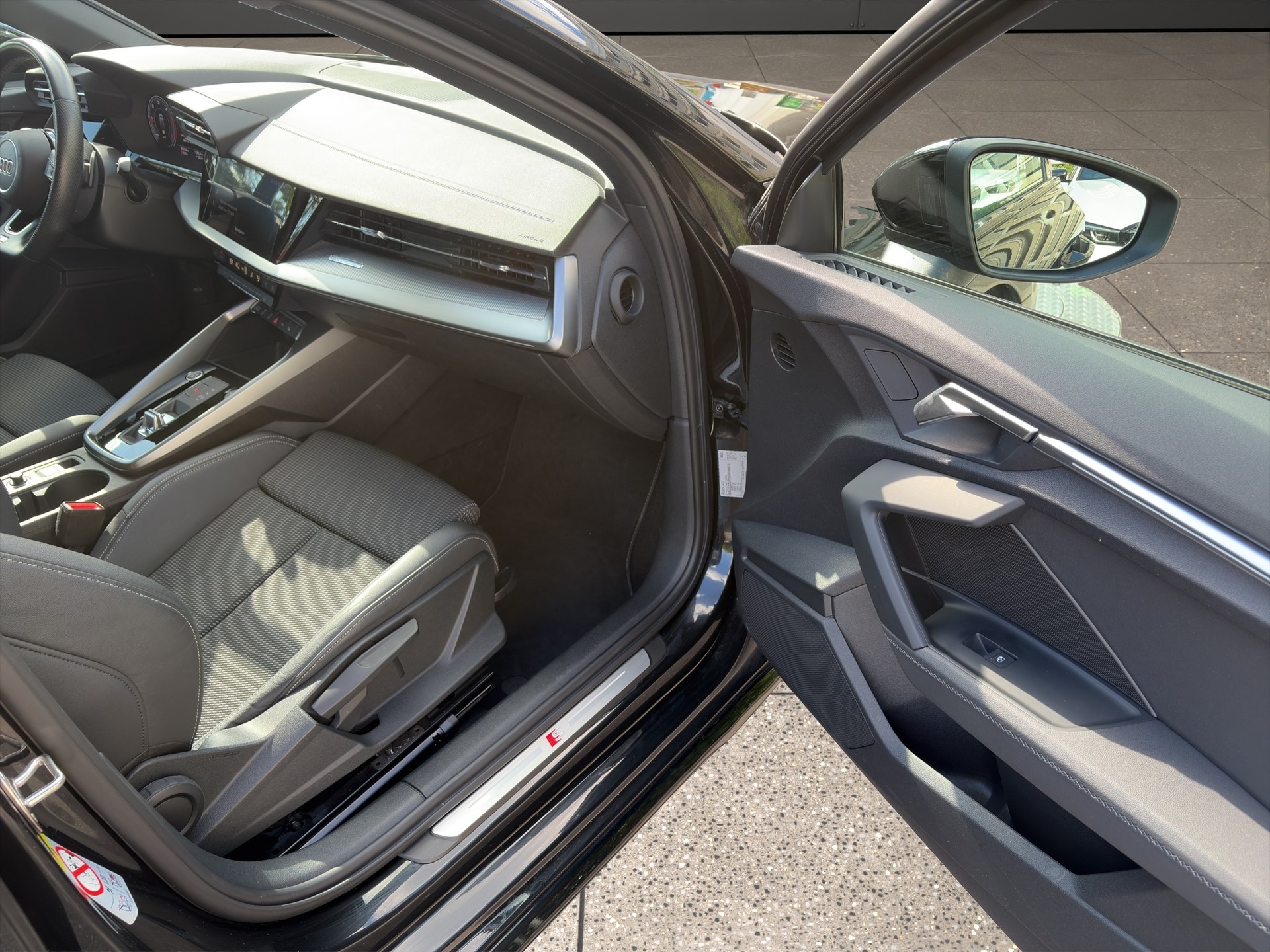 AUDI A3 Sportback 35 TFSI S line S-tronic-image-10