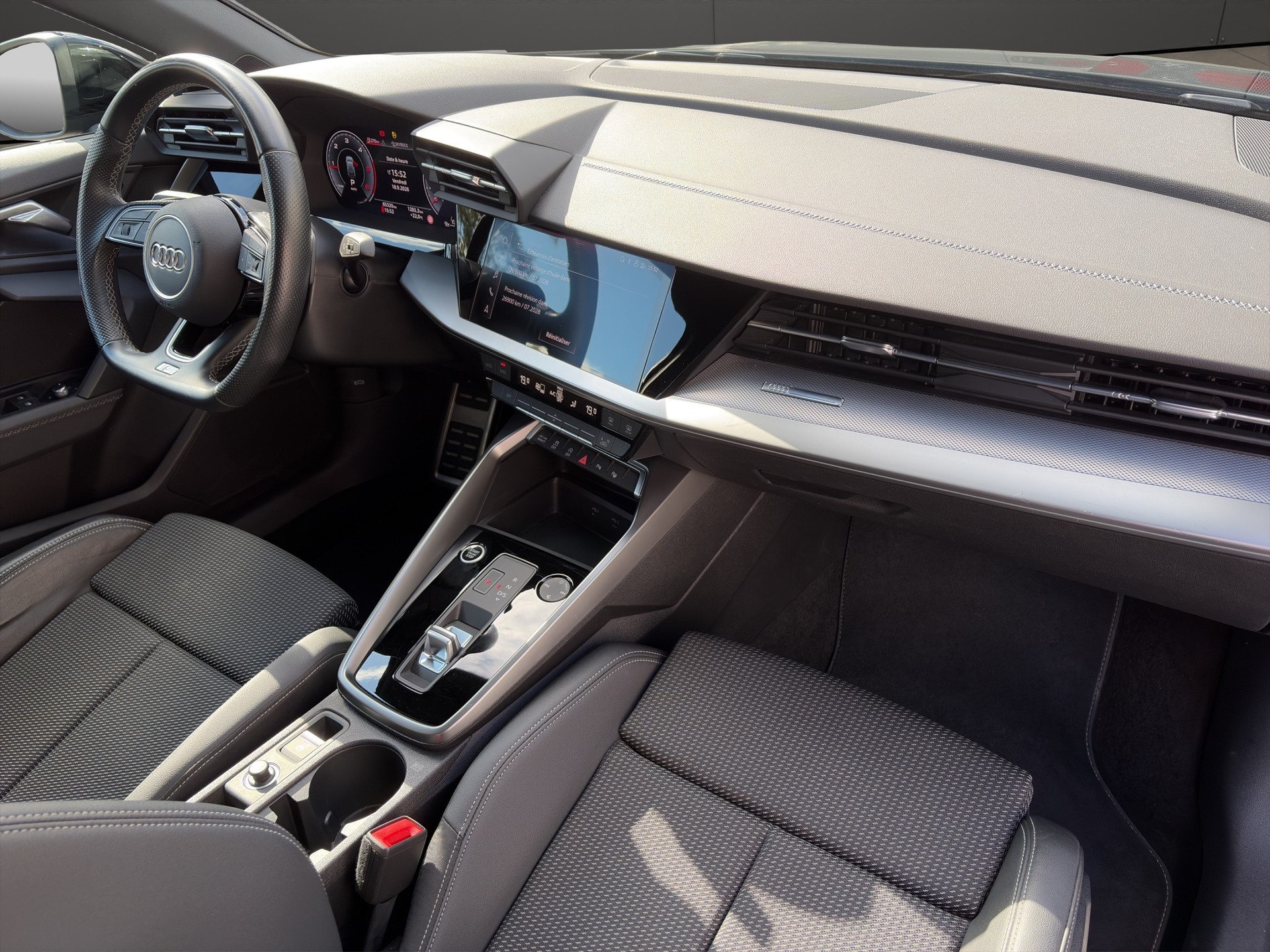 AUDI A3 Sportback 35 TFSI S line S-tronic-image-12