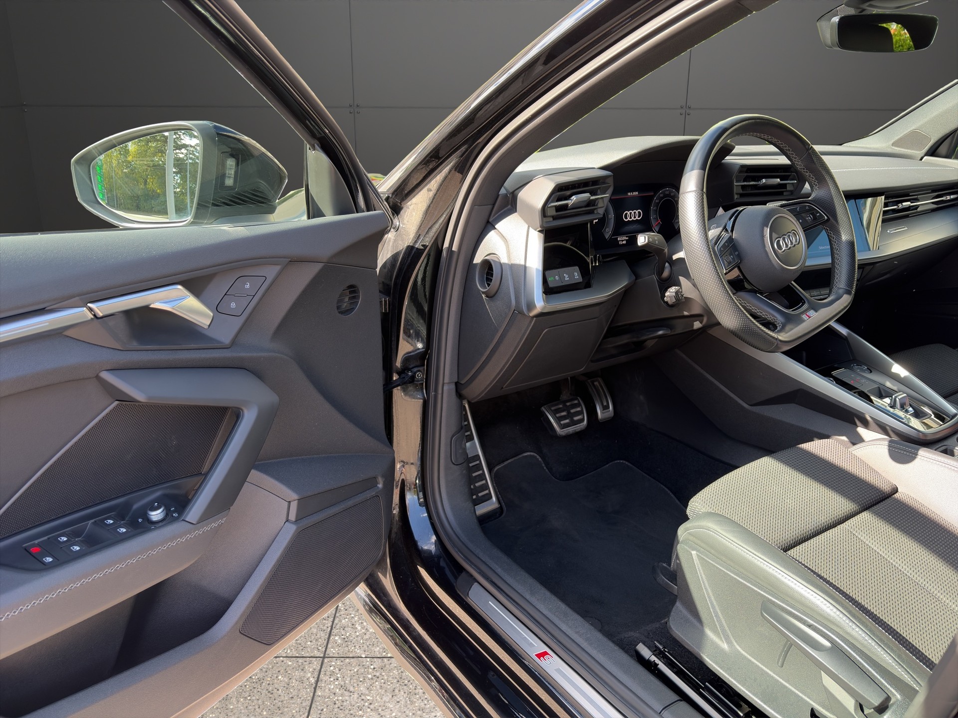AUDI A3 Sportback 35 TFSI S line S-tronic-image-9