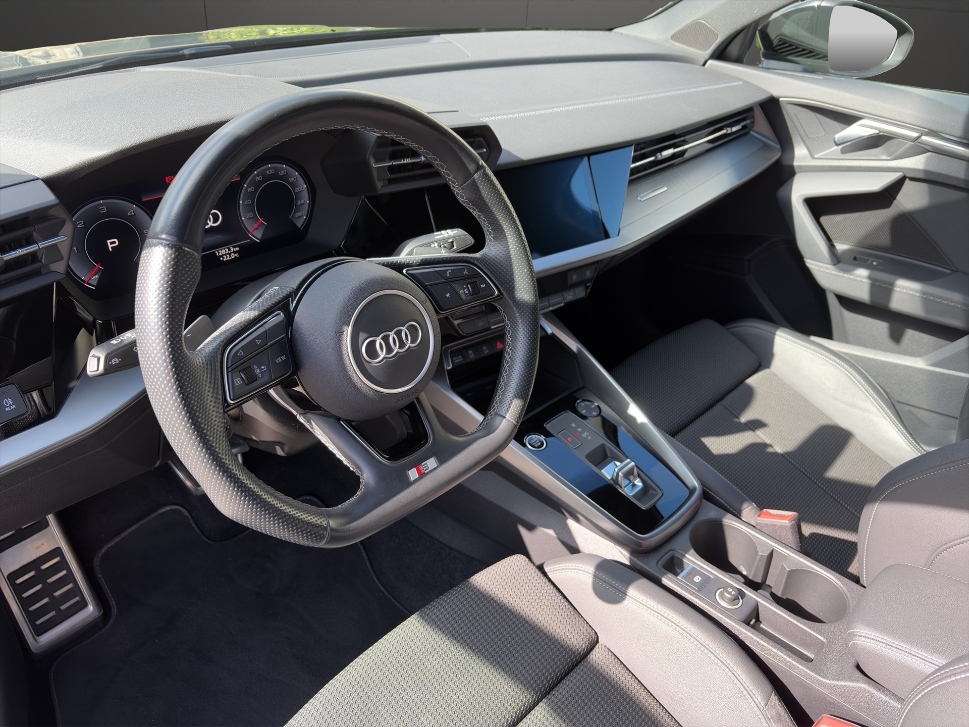 AUDI A3 Sportback 35 TFSI S line S-tronic-image-11