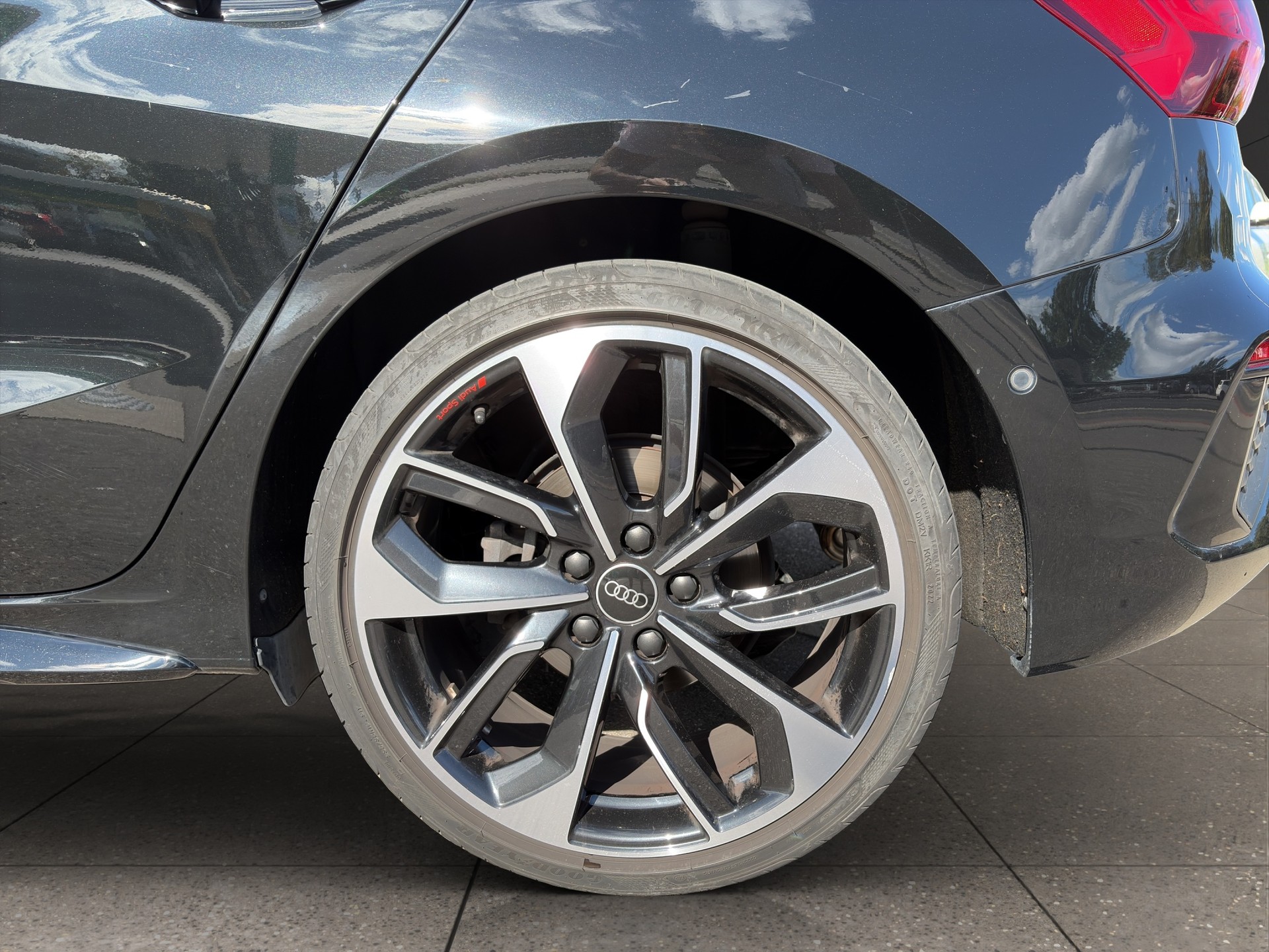 AUDI A3 Sportback 35 TFSI S line S-tronic-image-8