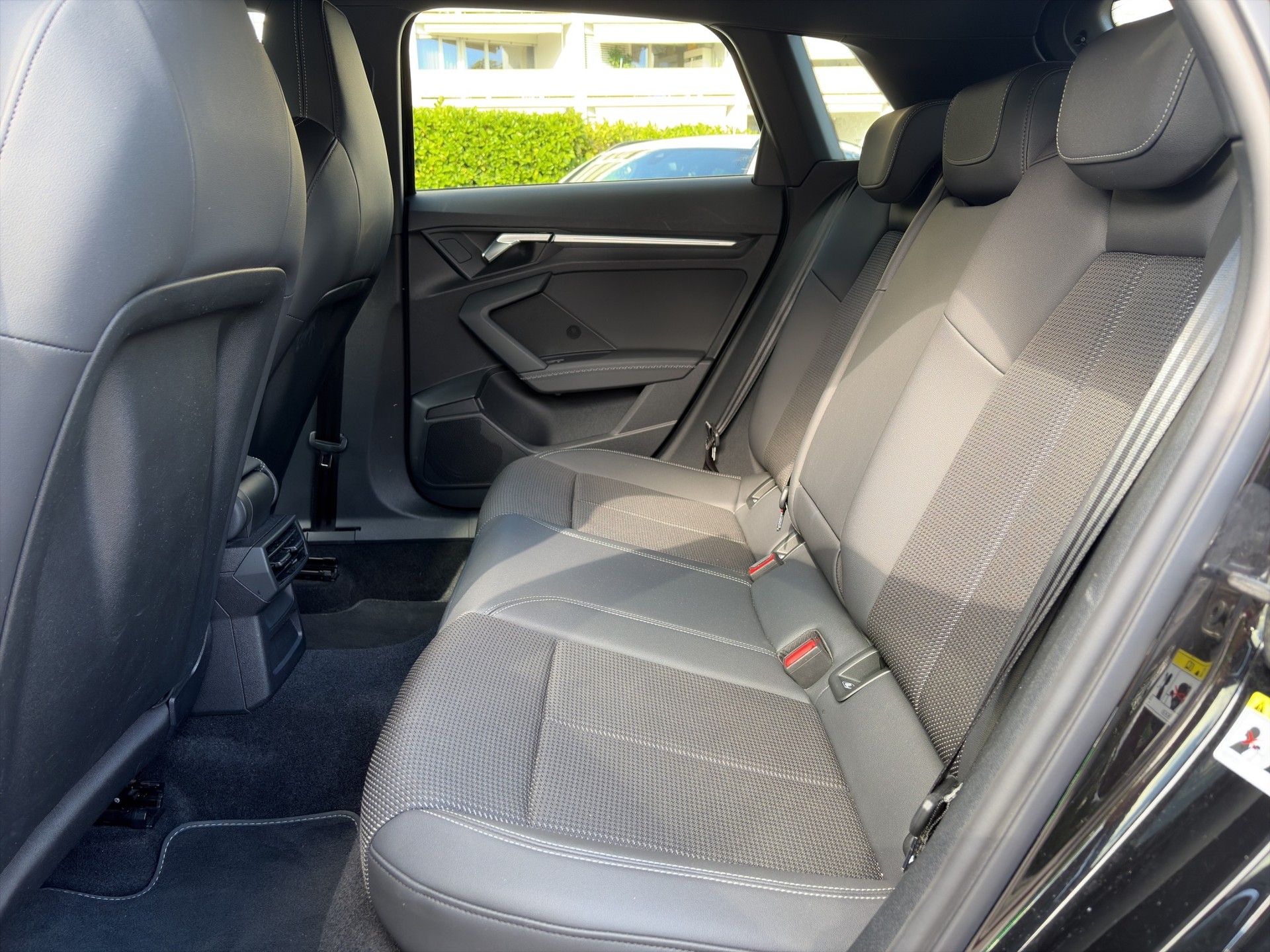 AUDI A3 Sportback 35 TFSI S line S-tronic-image-16