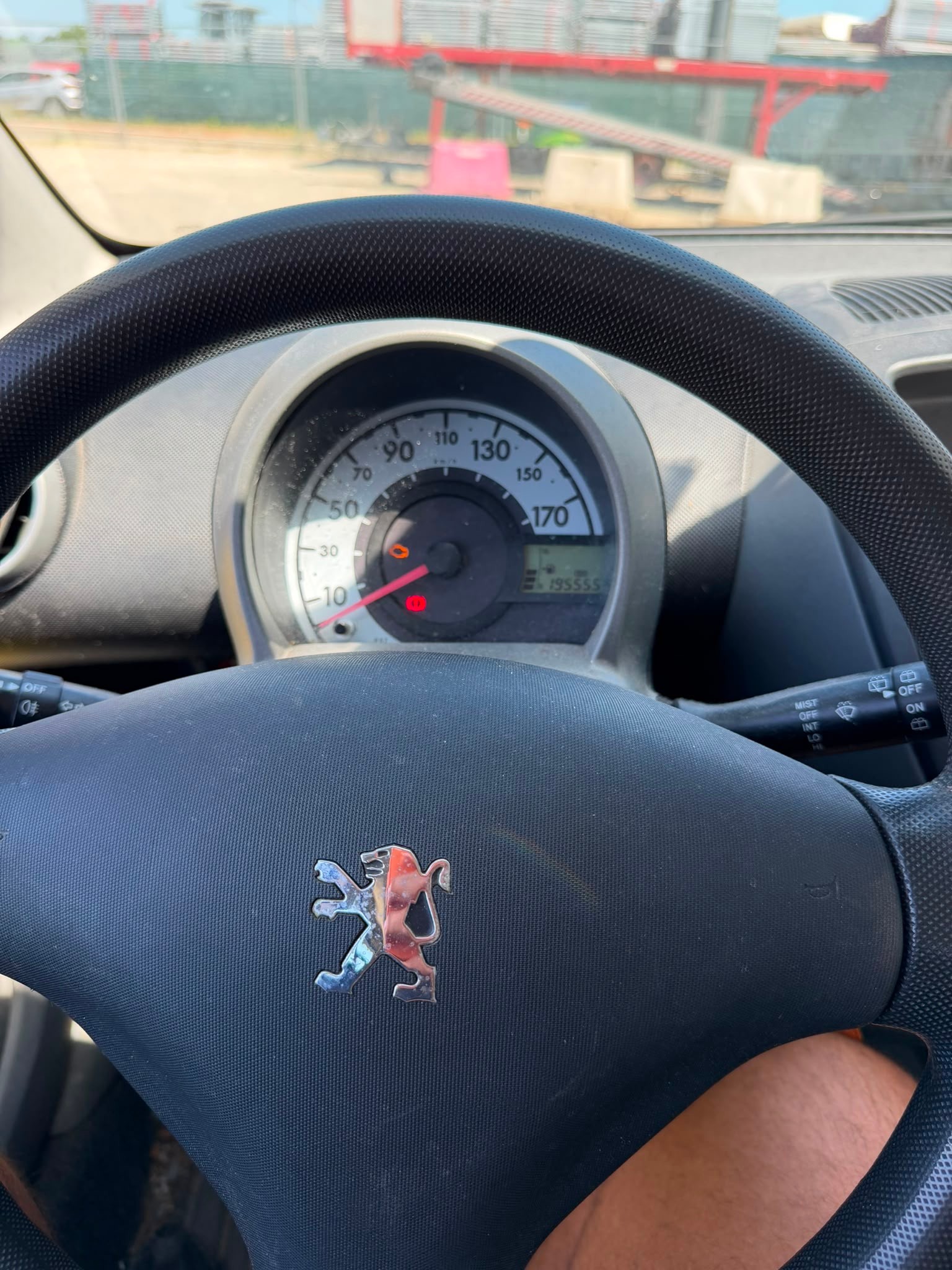 PEUGEOT 107 1.0 Trendy-image-1