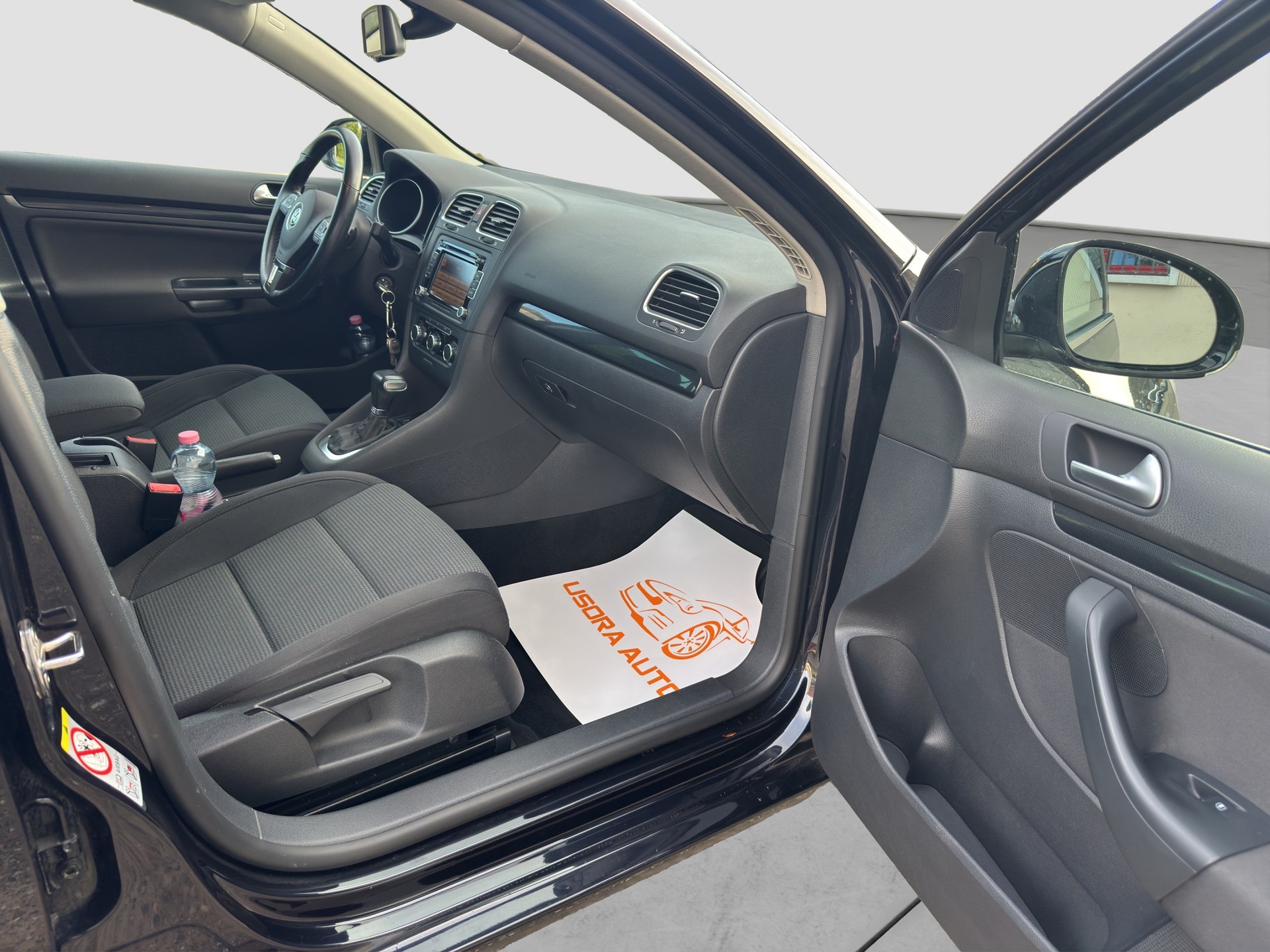 VW Golf Variant 1.6 TDI BMT Team DSG-image-12