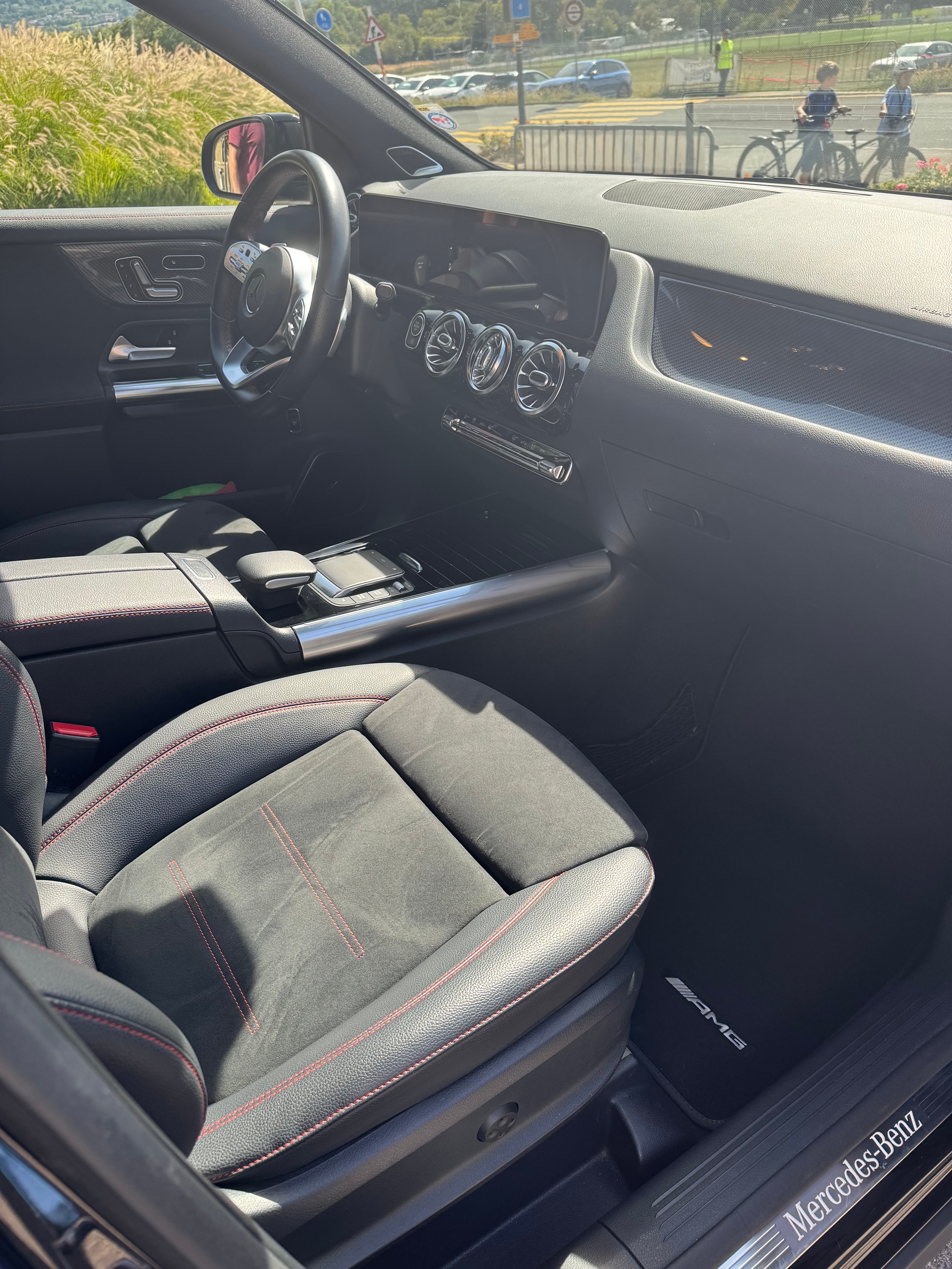 MERCEDES-BENZ GLA 220 d AMG Line 4matic-image-4