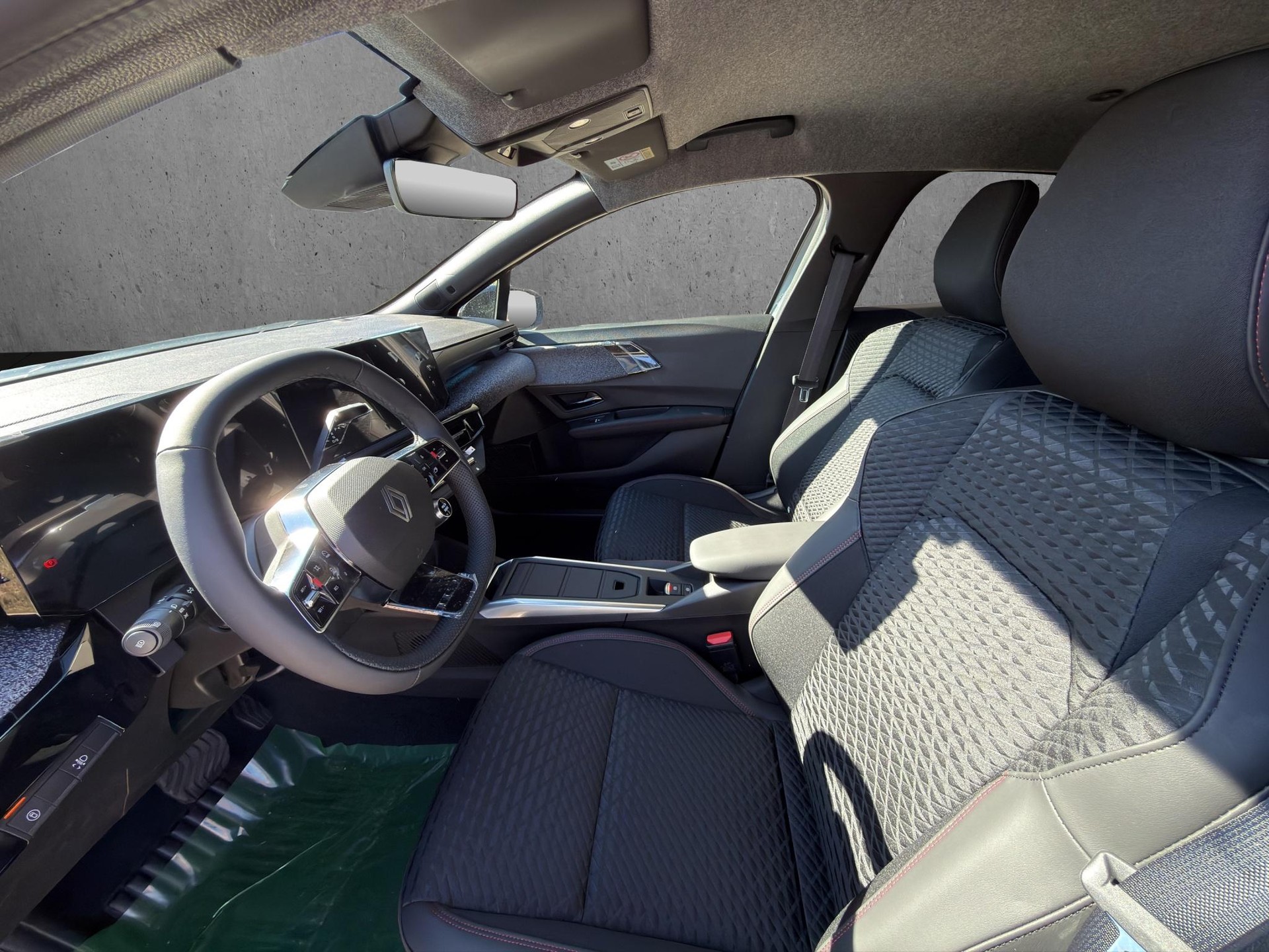 RENAULT Clio 1.8 E-Tech techno-image-9
