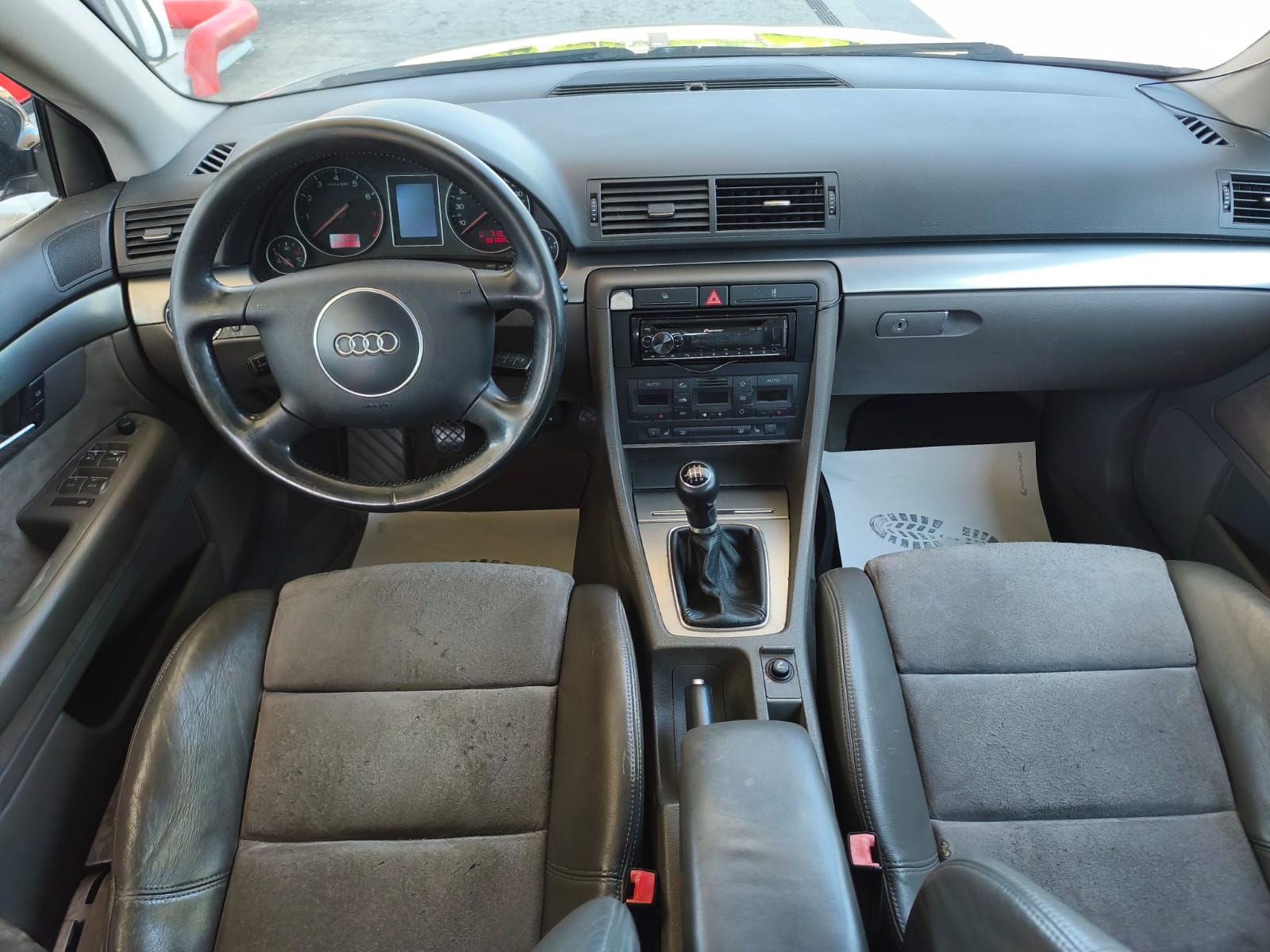 AUDI A4 Avant 3.0 V6-image-8