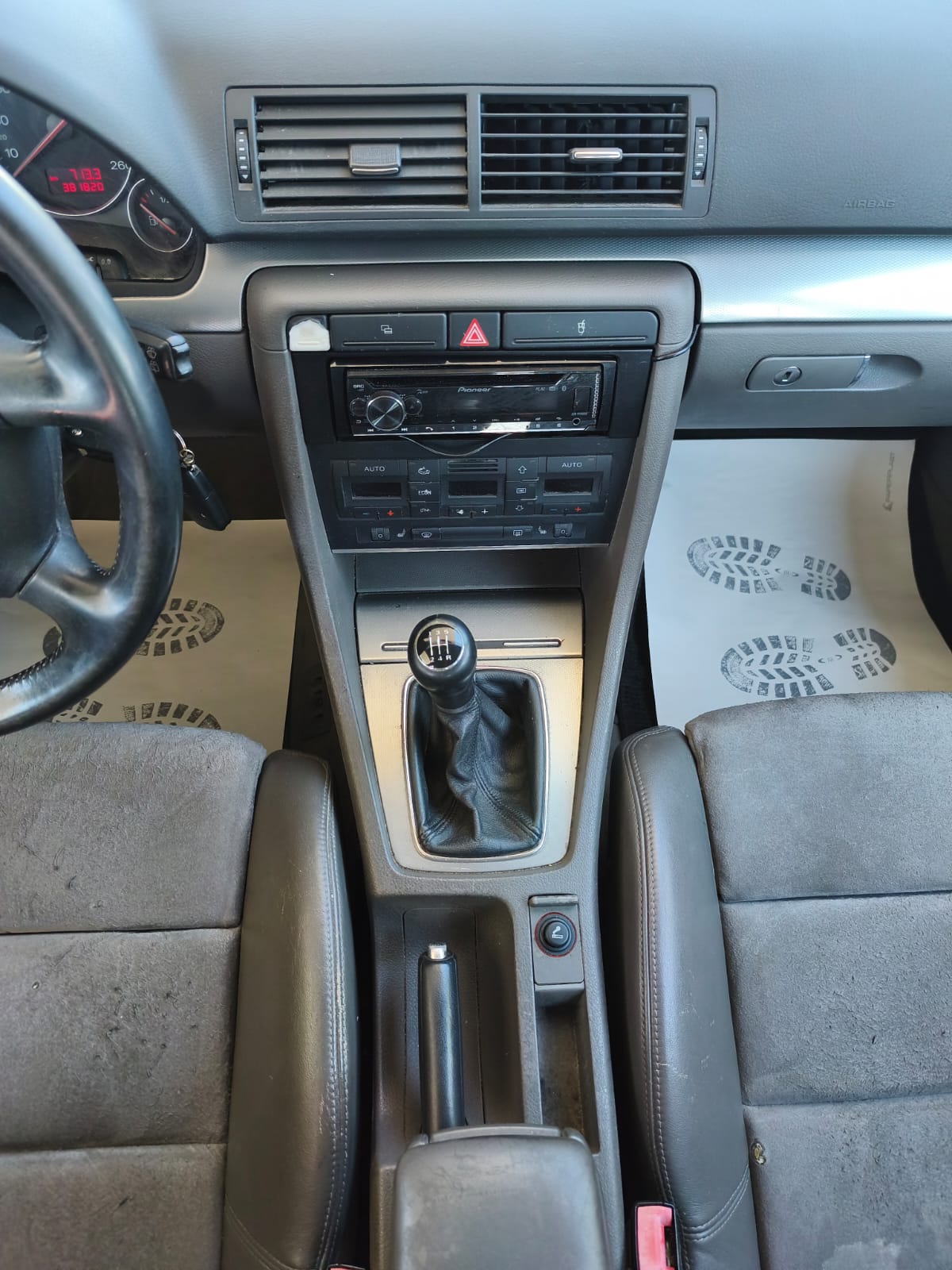 AUDI A4 Avant 3.0 V6-image-6