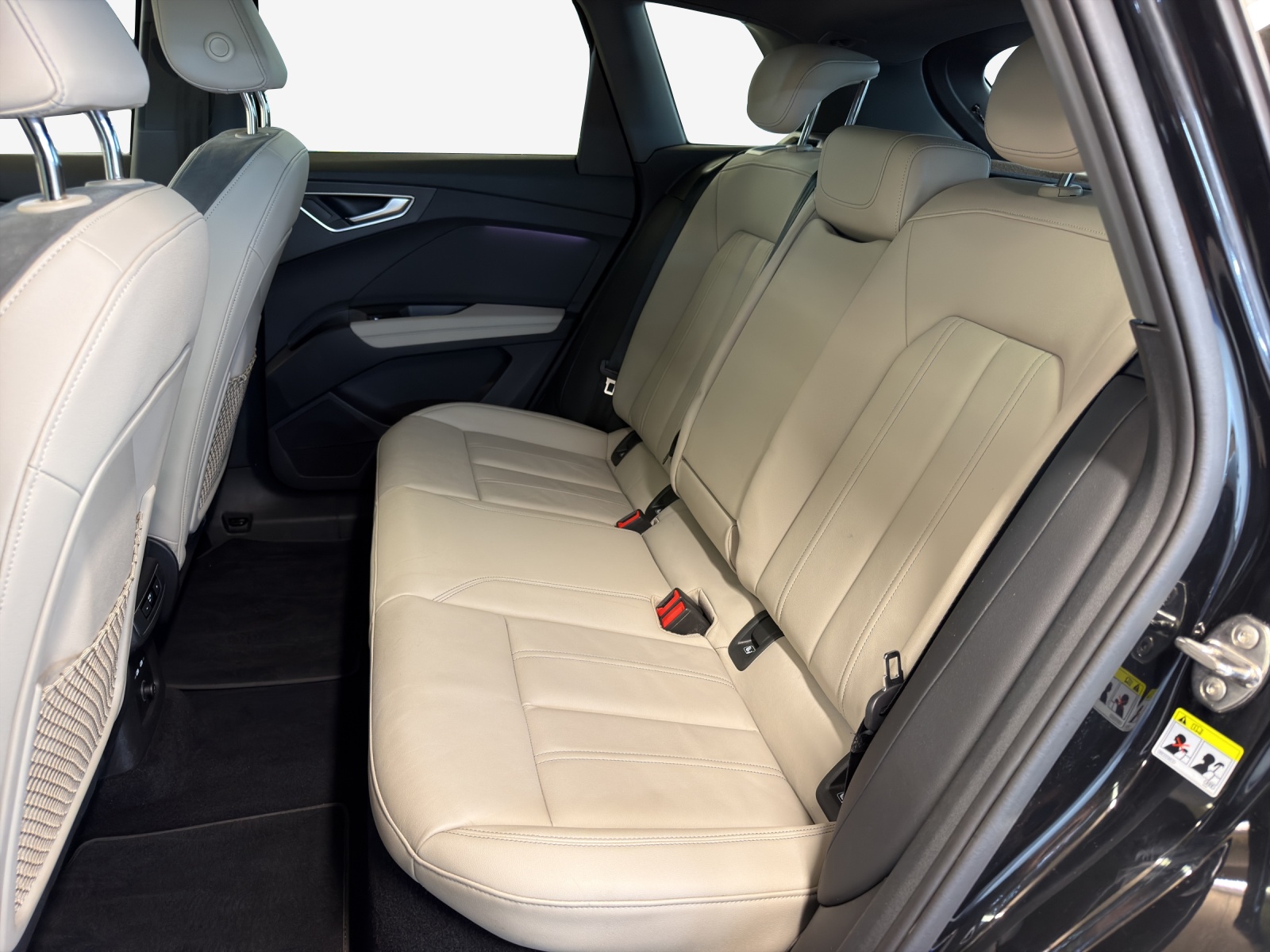 AUDI Q4 e-tron 50 quattro-image-11