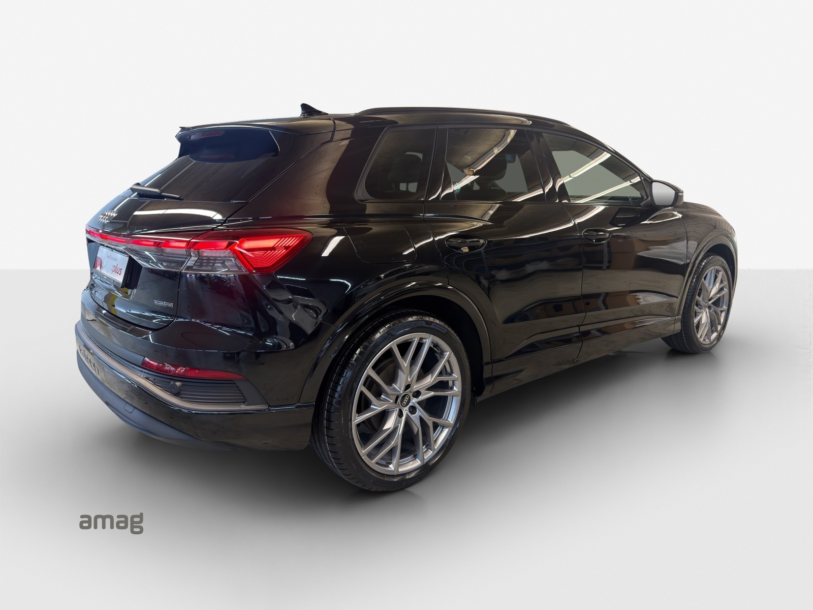 AUDI Q4 e-tron 50 quattro-image-4