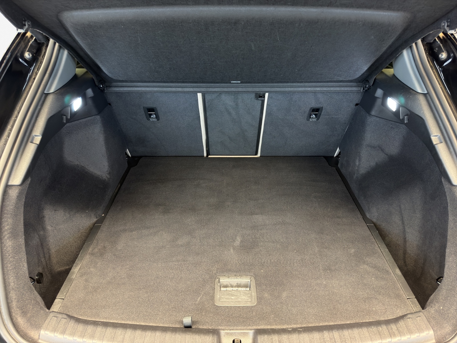 AUDI Q4 e-tron 50 quattro-image-12