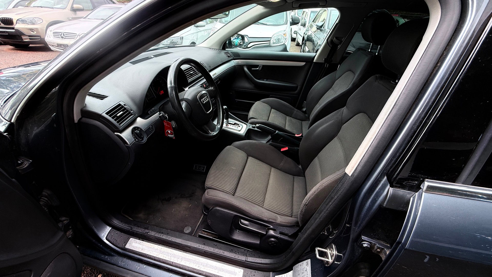 AUDI A4 Limousine 3.0 V6 TDI quattro-image-8