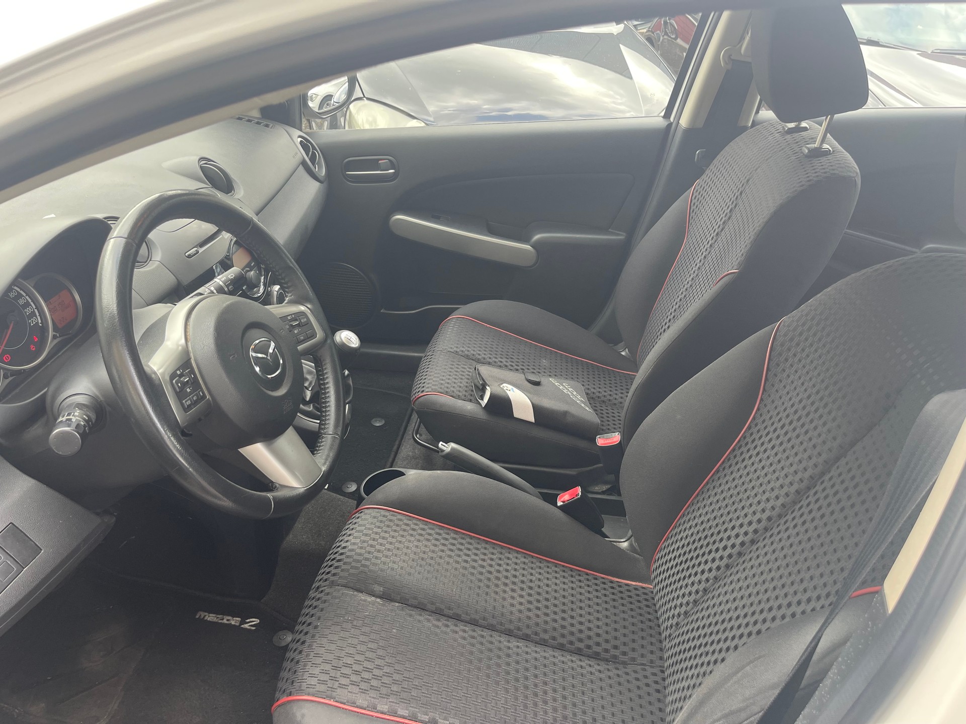 MAZDA 2 1.5i 16V Sport-image-10