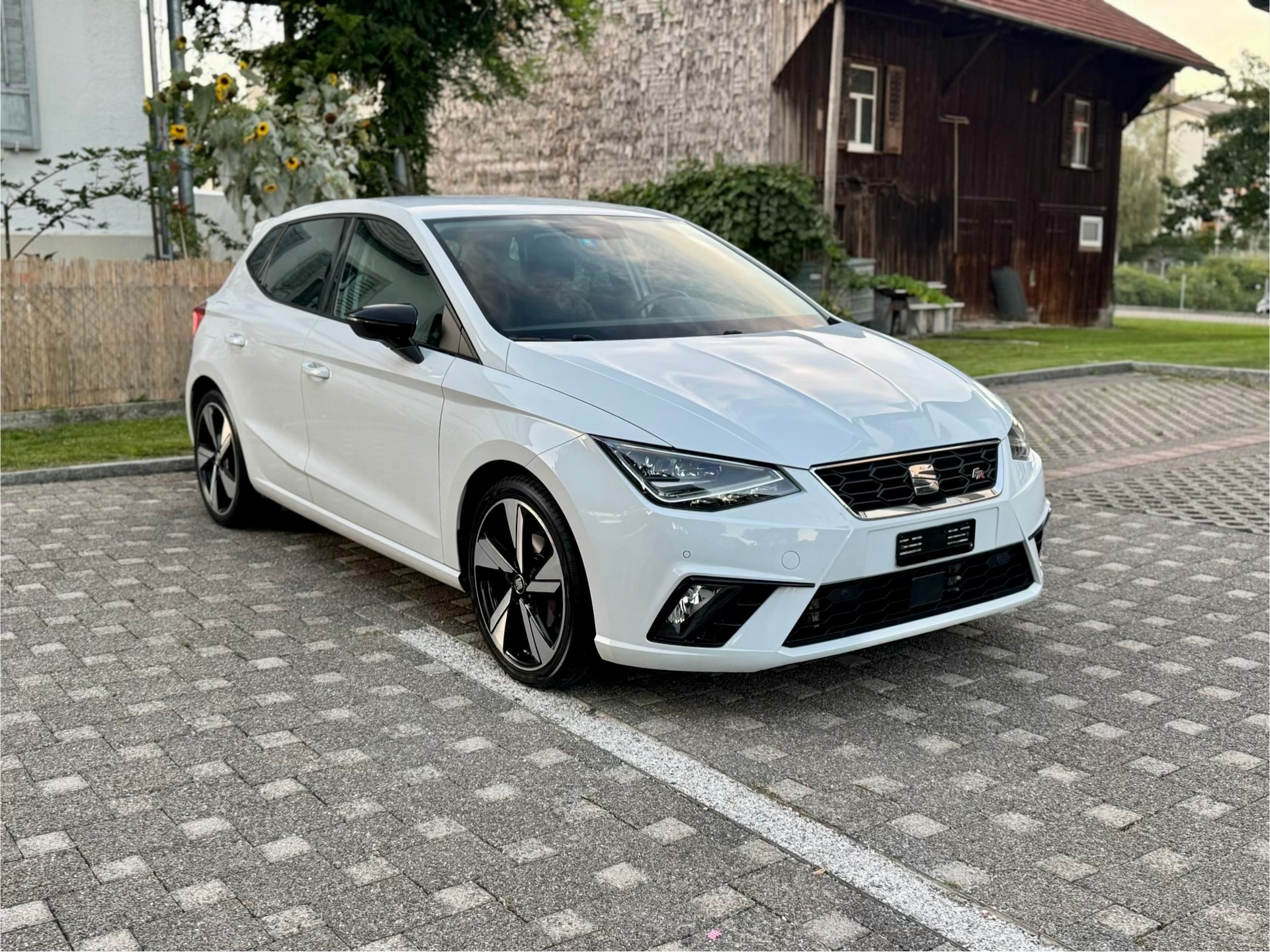 SEAT Ibiza 1.0 EcoTSI DSG Swiss FR-image-2