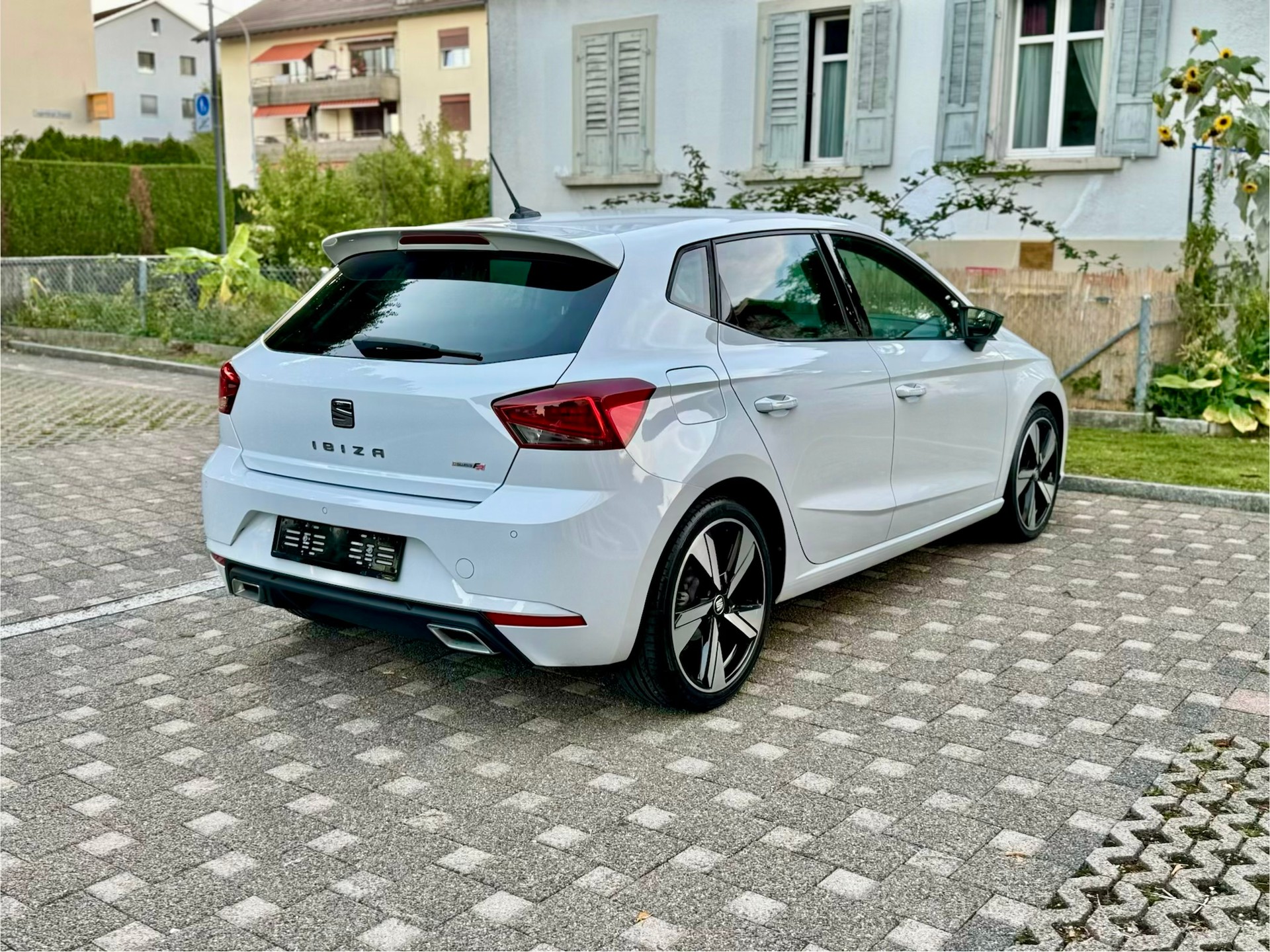 SEAT Ibiza 1.0 EcoTSI DSG Swiss FR-image-4