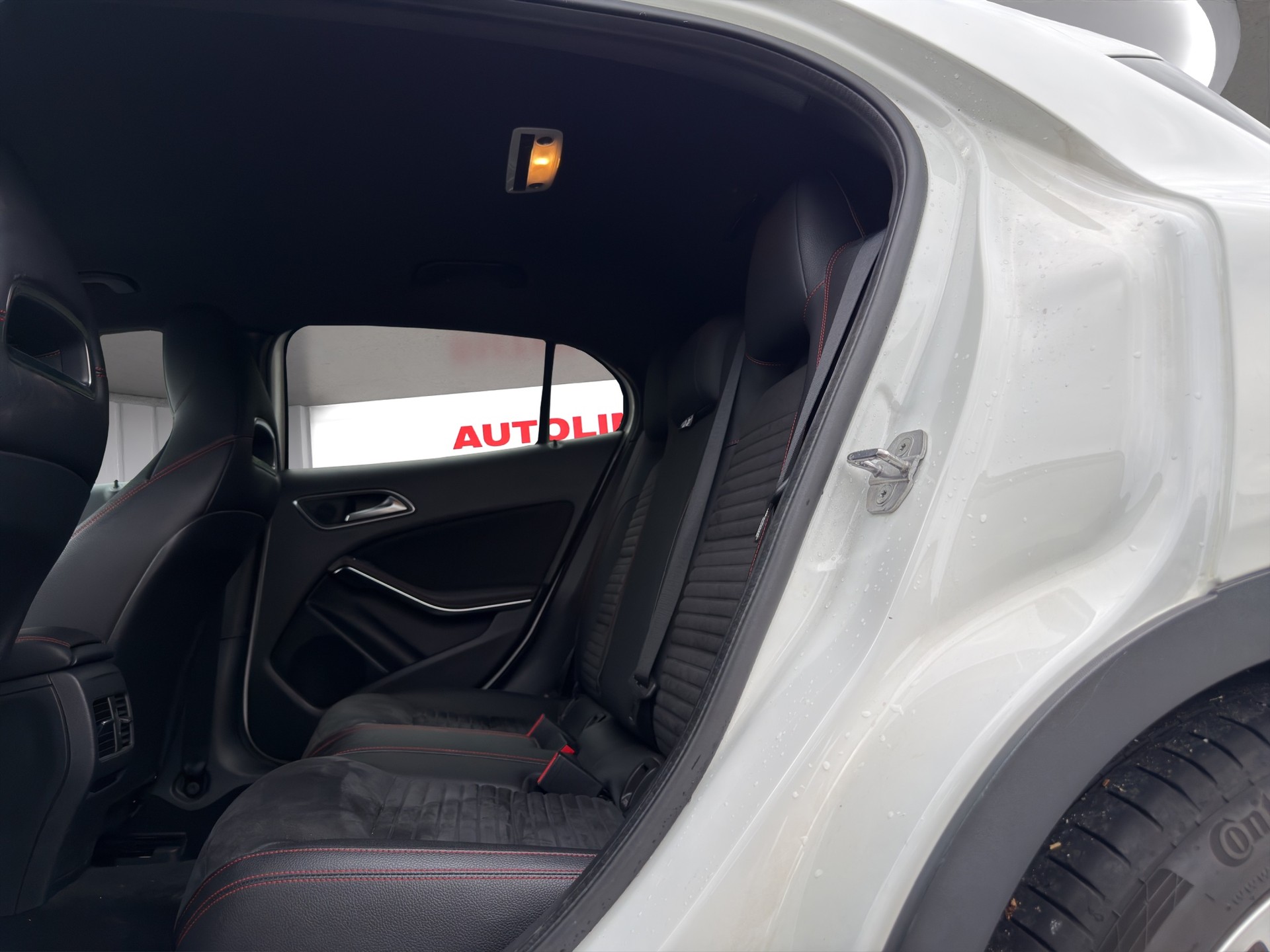 MERCEDES-BENZ GLA 220 4Matic 7G-DCT-image-10