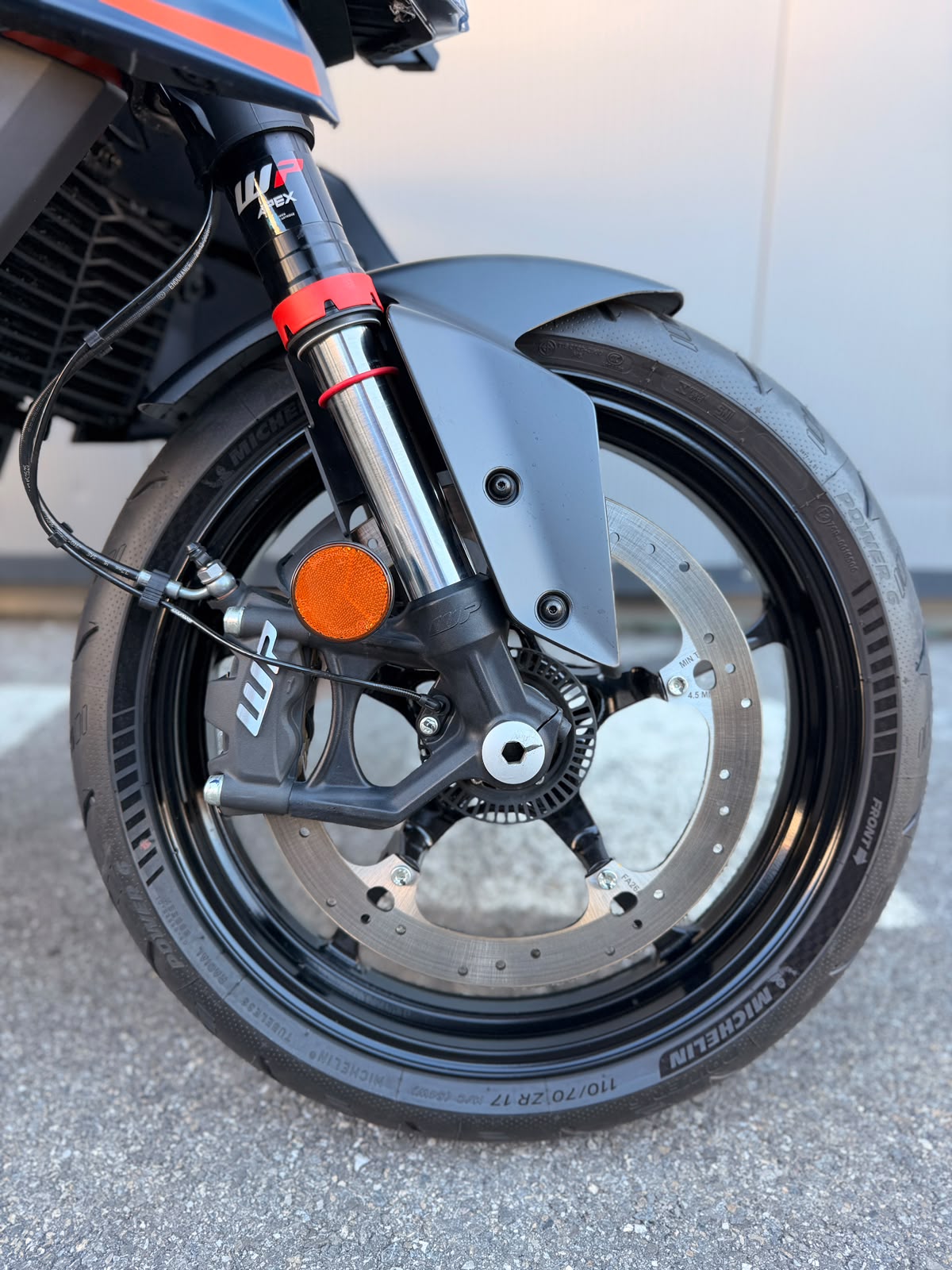 KTM 390 Duke-showroom-element-3