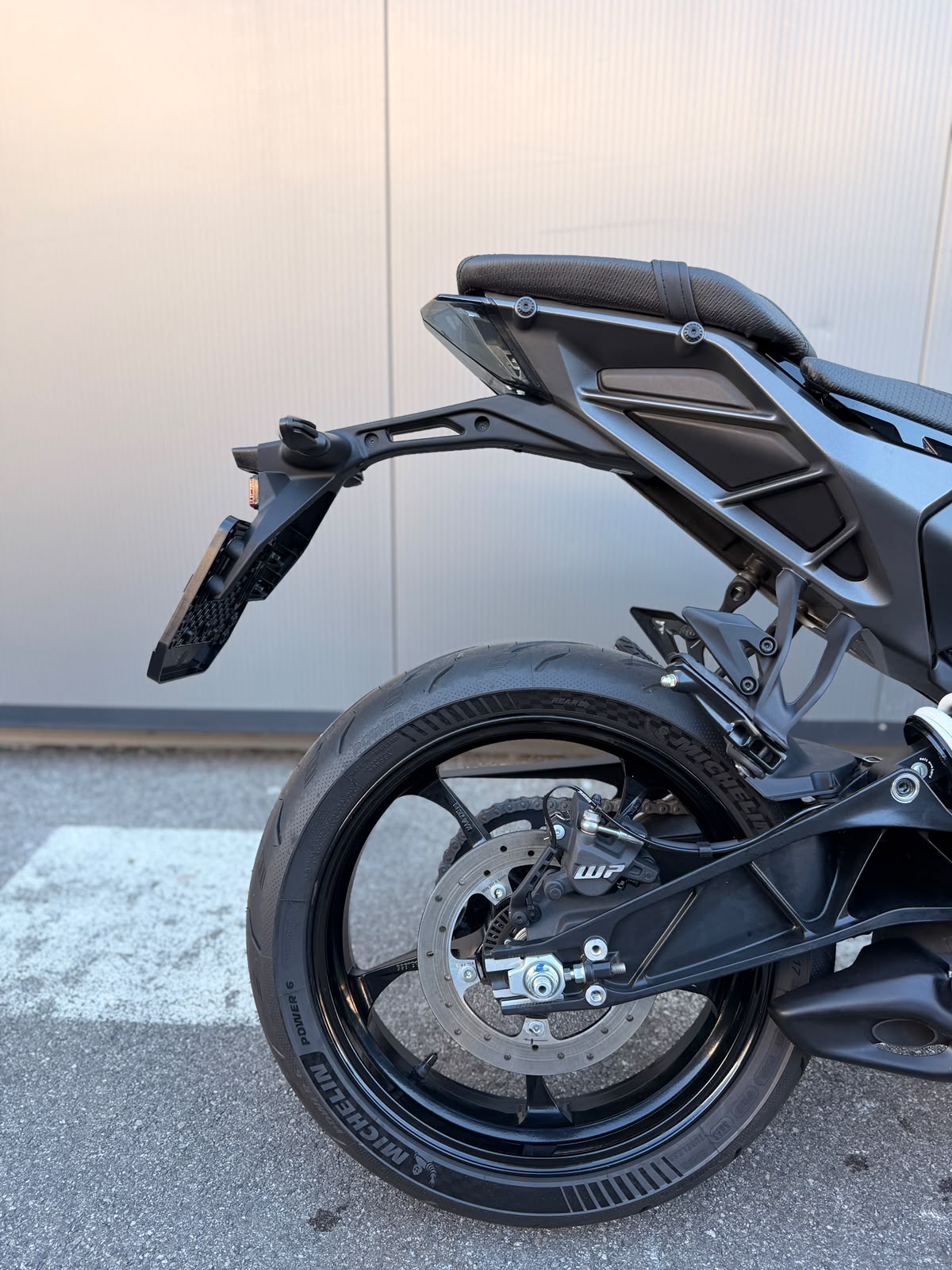 KTM 390 Duke-showroom-element-2