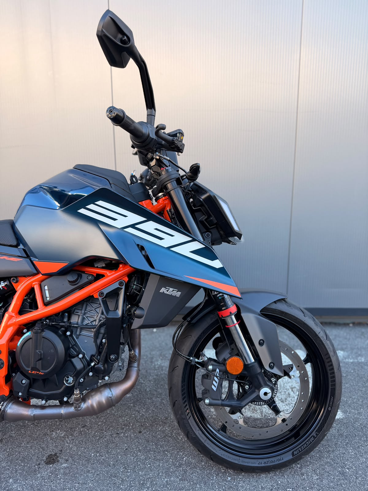 KTM 390 Duke-showroom-element-1