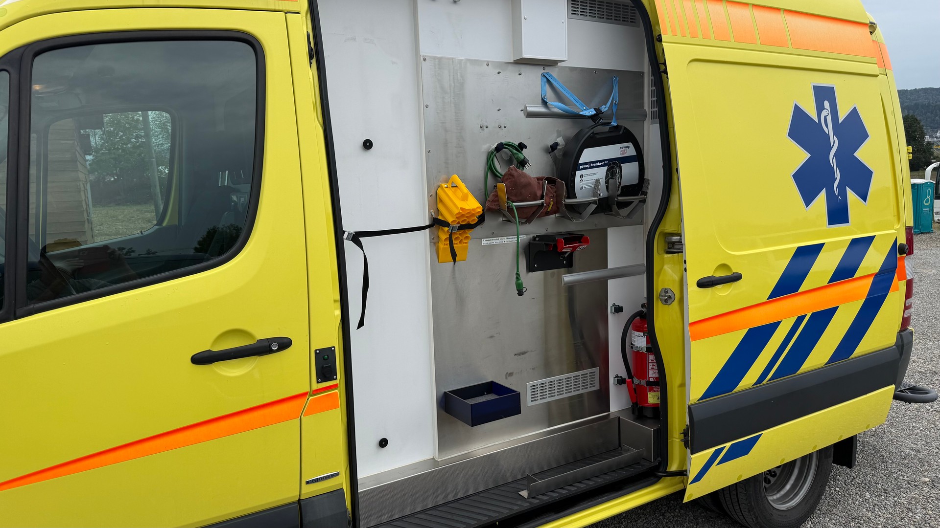MERCEDES-BENZ Sprinter AMBULANZ 4X4-image-8