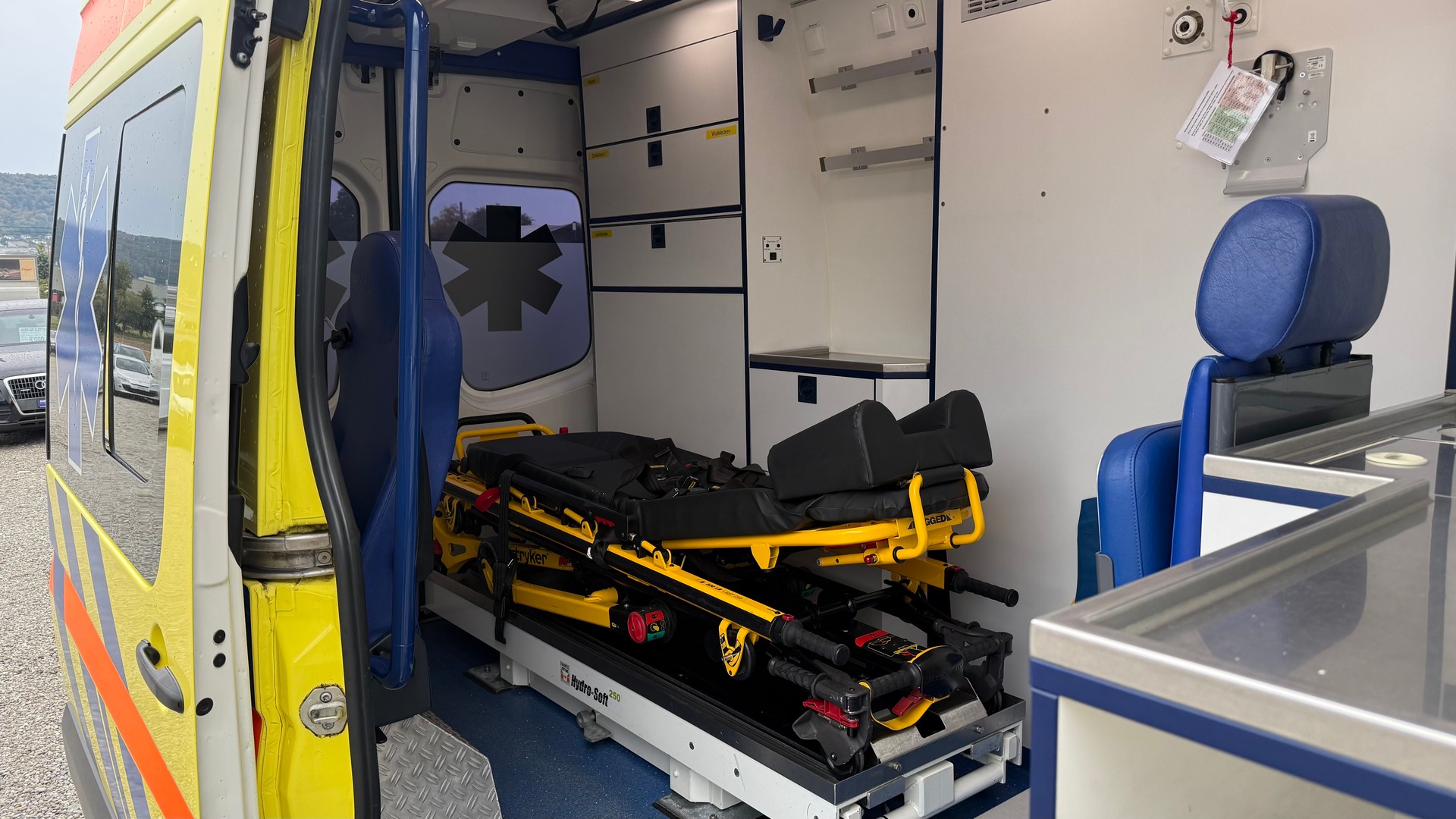 MERCEDES-BENZ Sprinter AMBULANZ 4X4-image-18