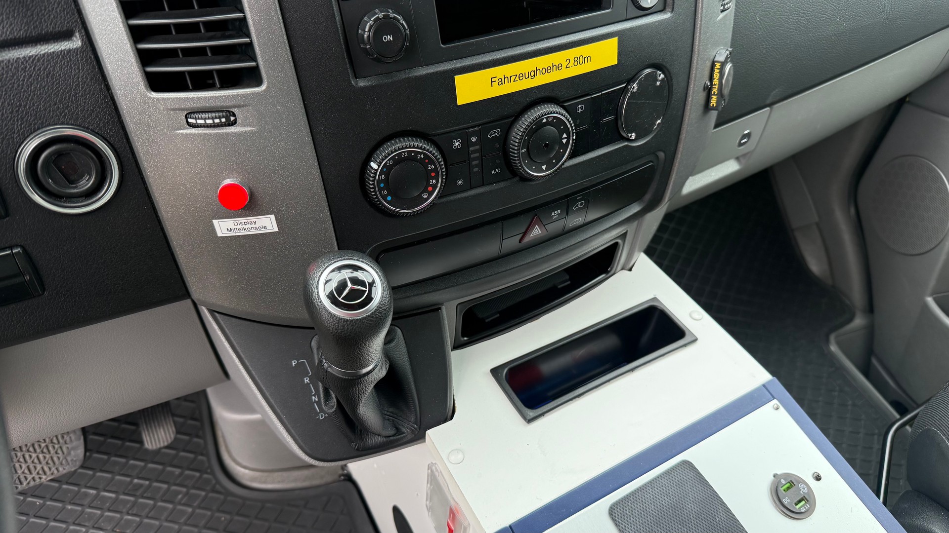 MERCEDES-BENZ Sprinter AMBULANZ 4X4-image-24