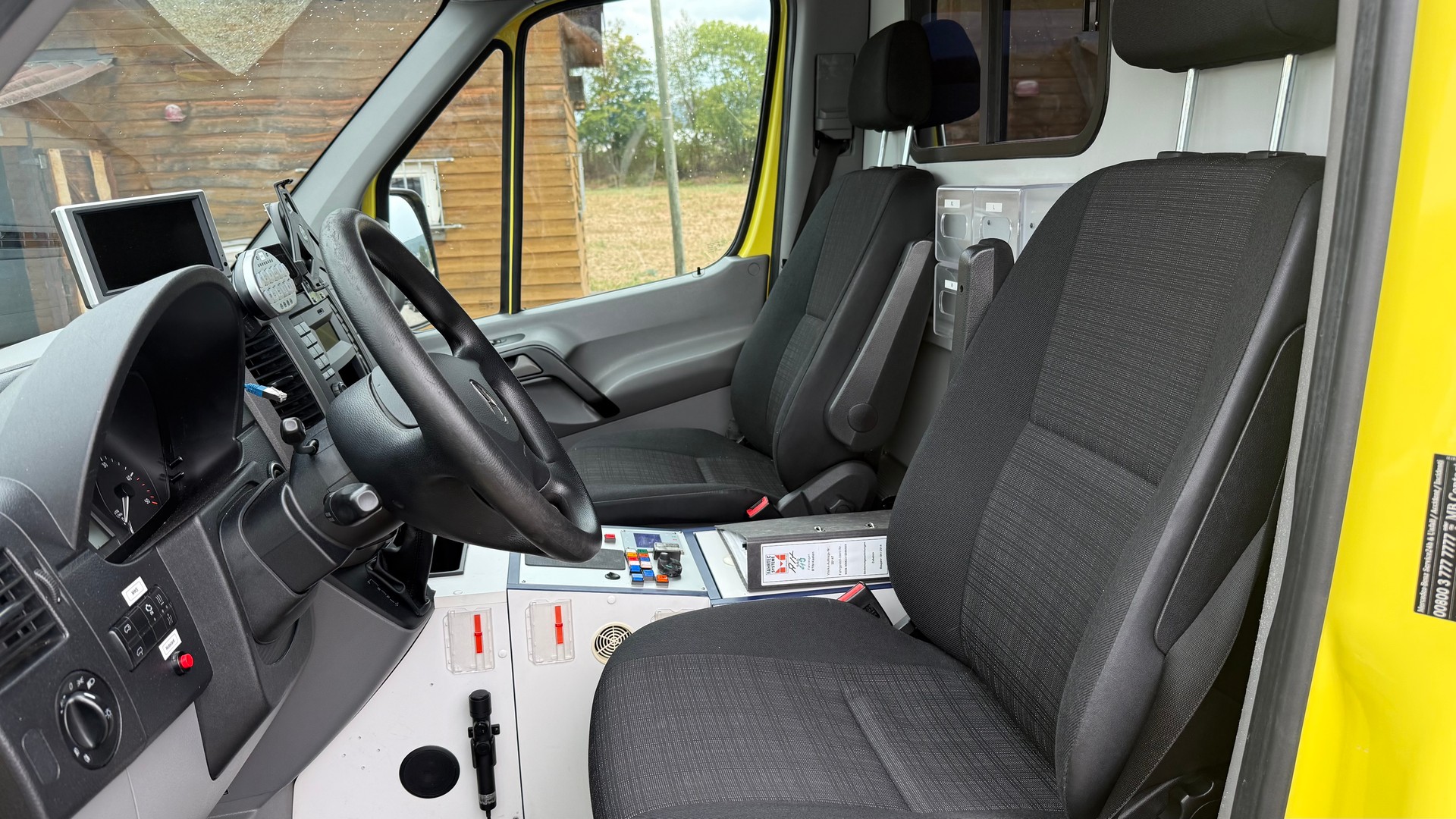 MERCEDES-BENZ Sprinter AMBULANZ 4X4-image-19