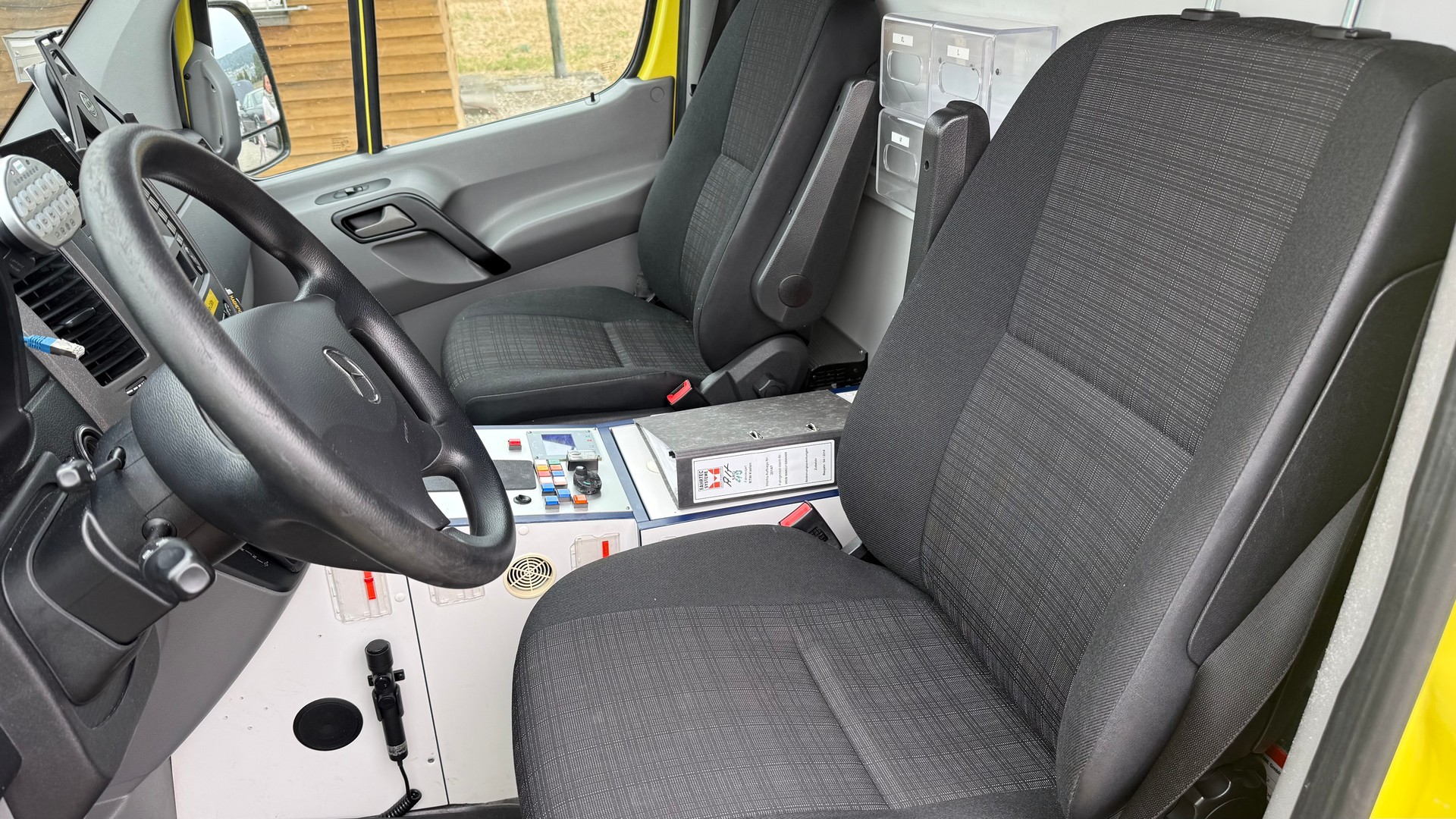 MERCEDES-BENZ Sprinter AMBULANZ 4X4-image-2