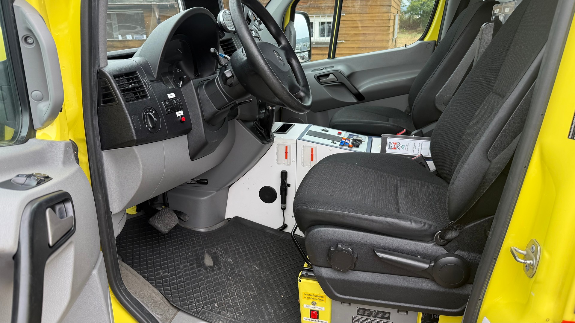 MERCEDES-BENZ Sprinter AMBULANZ 4X4-image-20