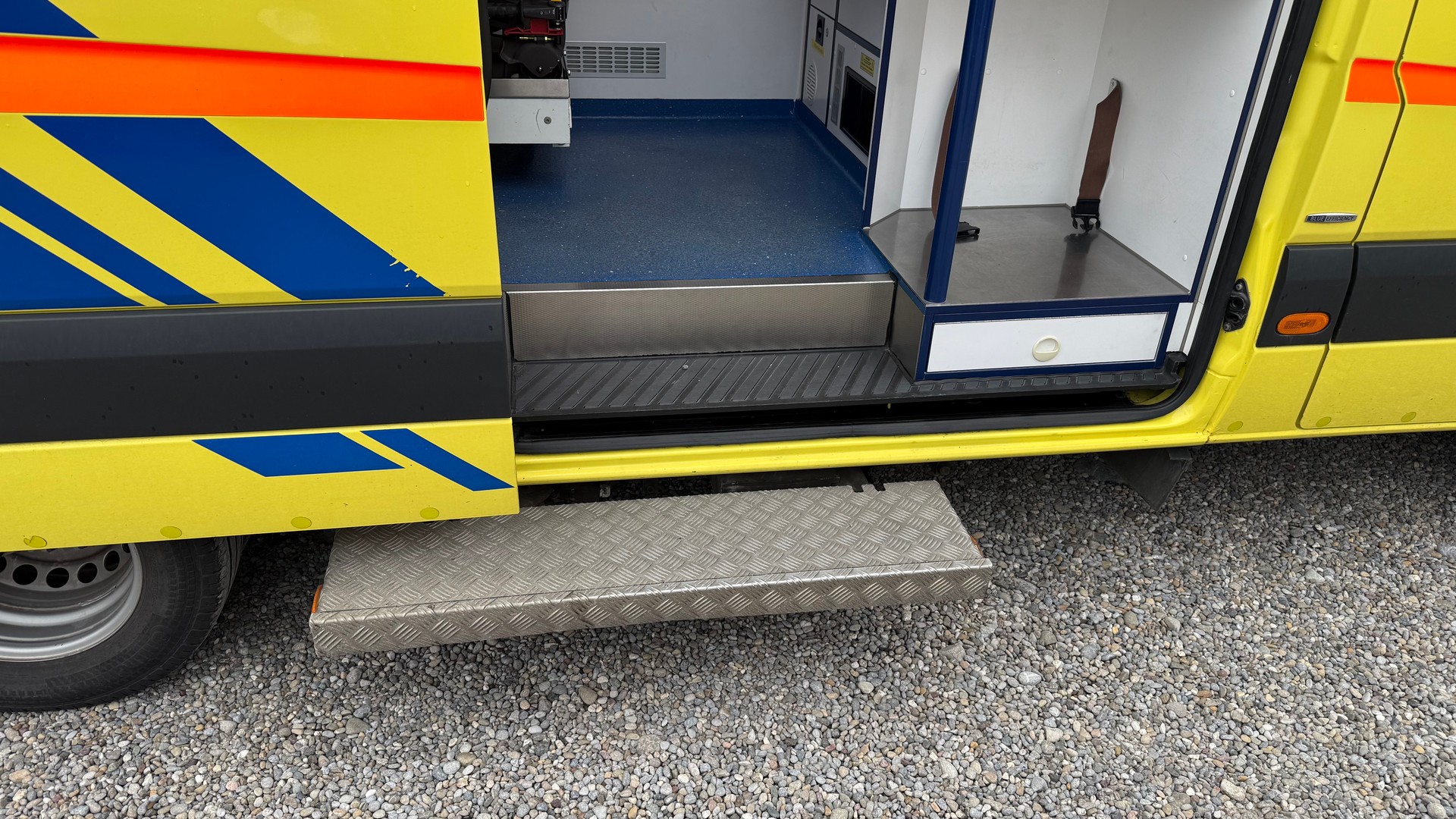 MERCEDES-BENZ Sprinter AMBULANZ 4X4-image-15