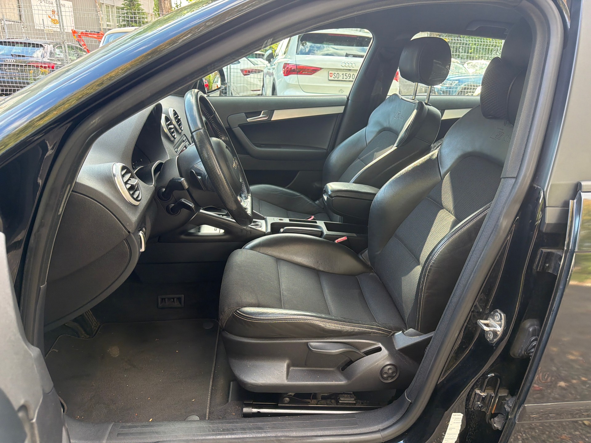 AUDI A3 Sportback 2.0 TFSI Style S-tronic * Teil-Leder * Navigation * Xenon * Klima-auto * Tempomat * PDC H *-image-2