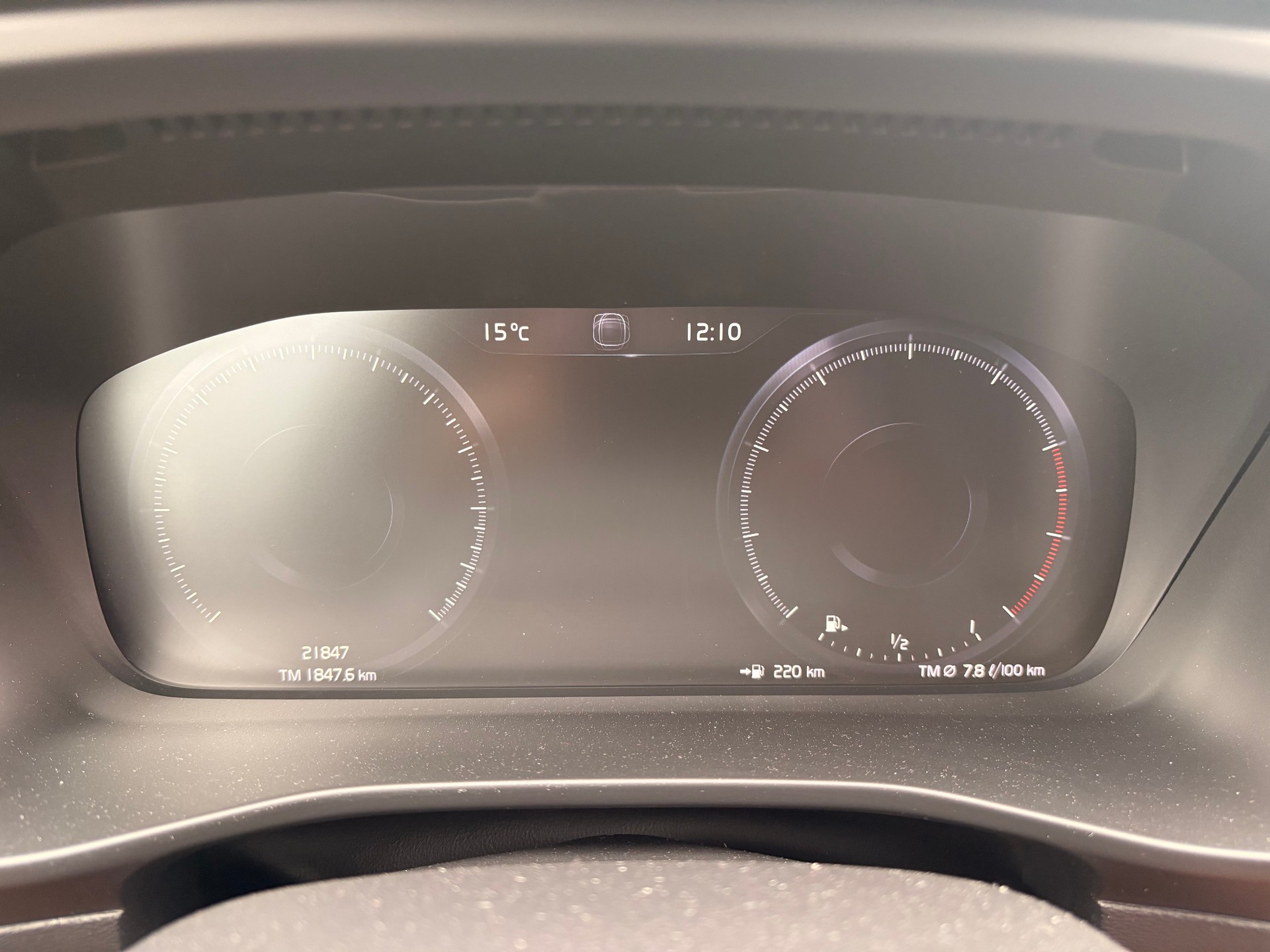 VOLVO 2.0 B4 MH R-Design AWD-image-5