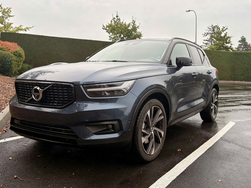VOLVO 2.0 B4 MH R-Design AWD