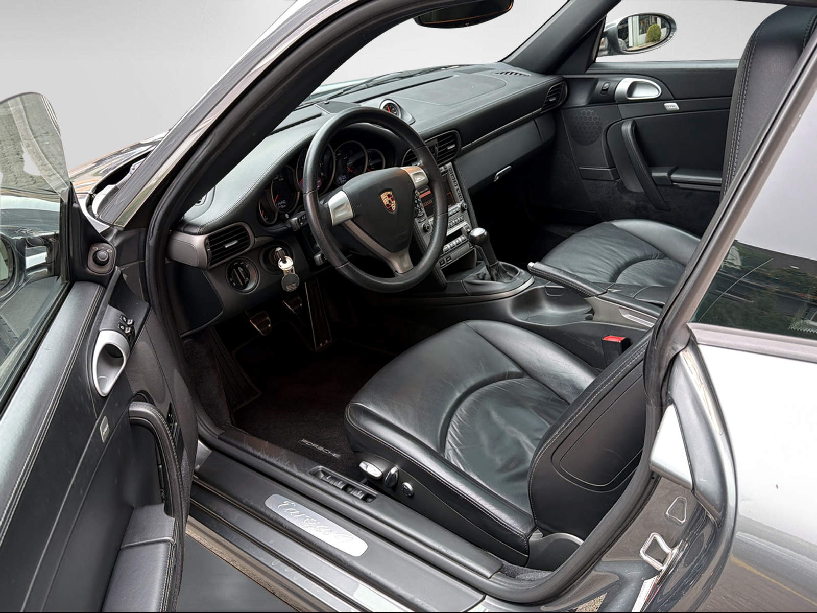 PORSCHE 911 Targa 4-image-2