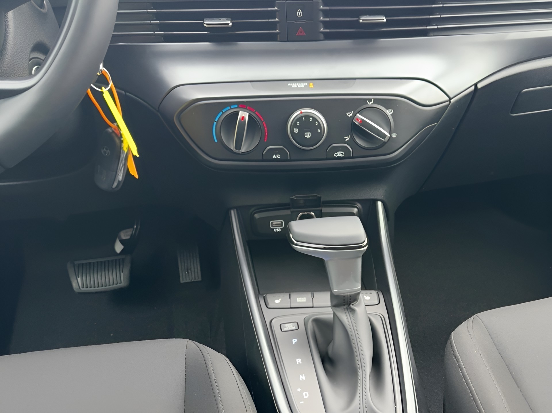 HYUNDAI i20 1.0 T-GDi Amplia GO! DCT-image-13