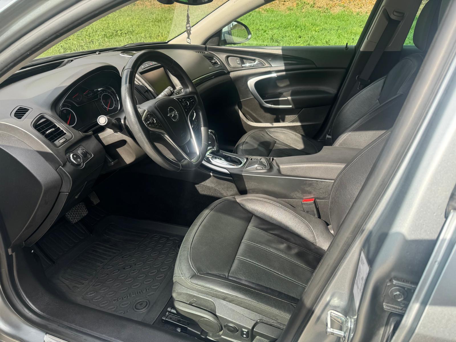 OPEL Insignia Country Tourer 2.0 Turbo 4WD Automatic-image-11