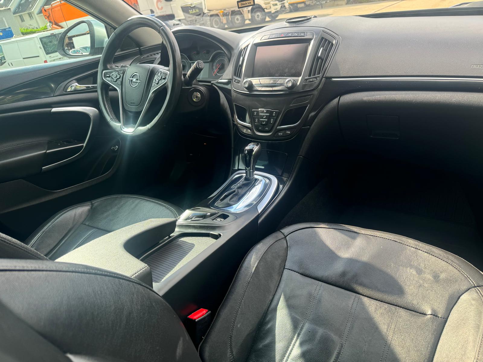 OPEL Insignia Country Tourer 2.0 Turbo 4WD Automatic-image-10
