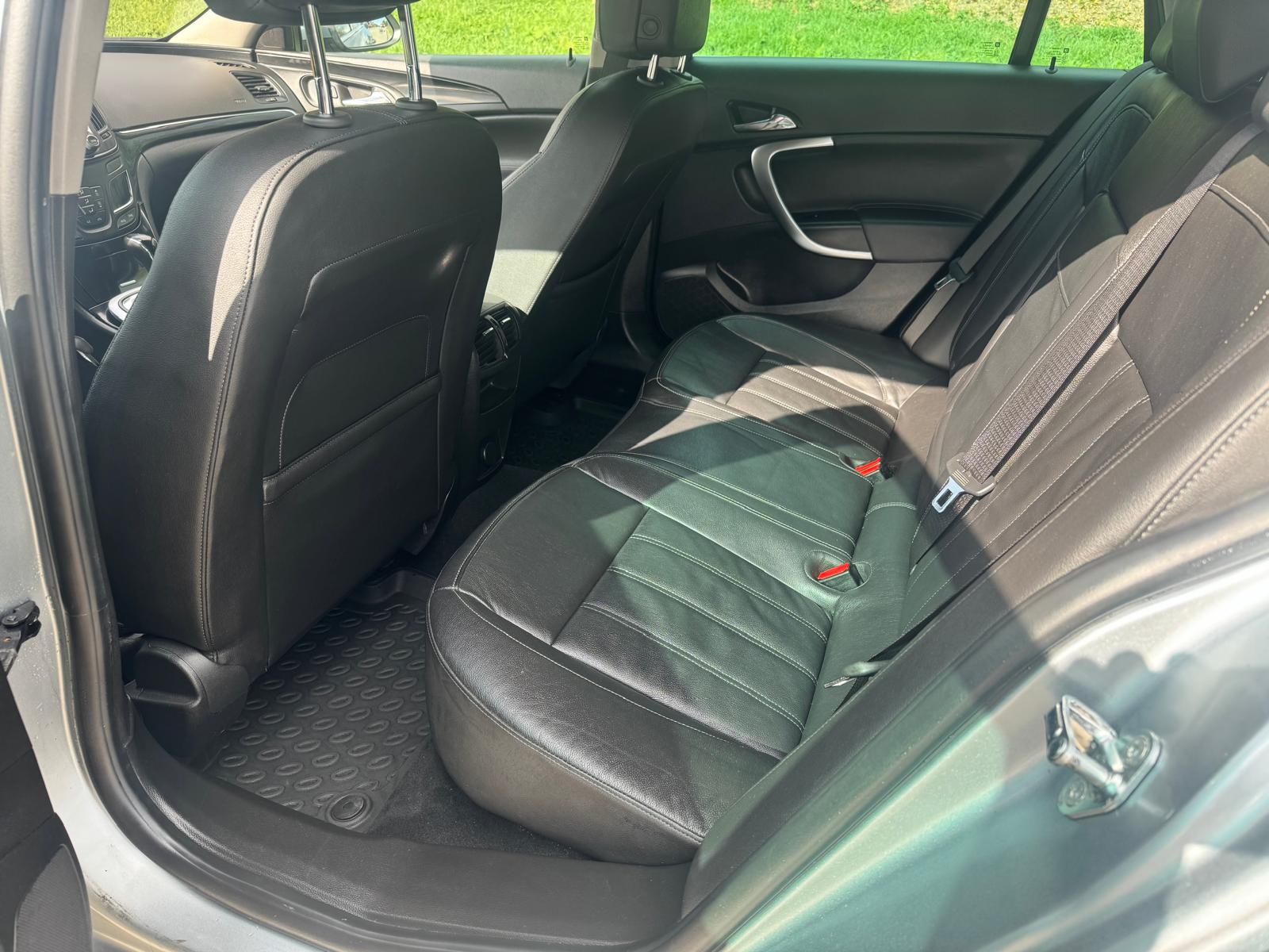 OPEL Insignia Country Tourer 2.0 Turbo 4WD Automatic-image-9