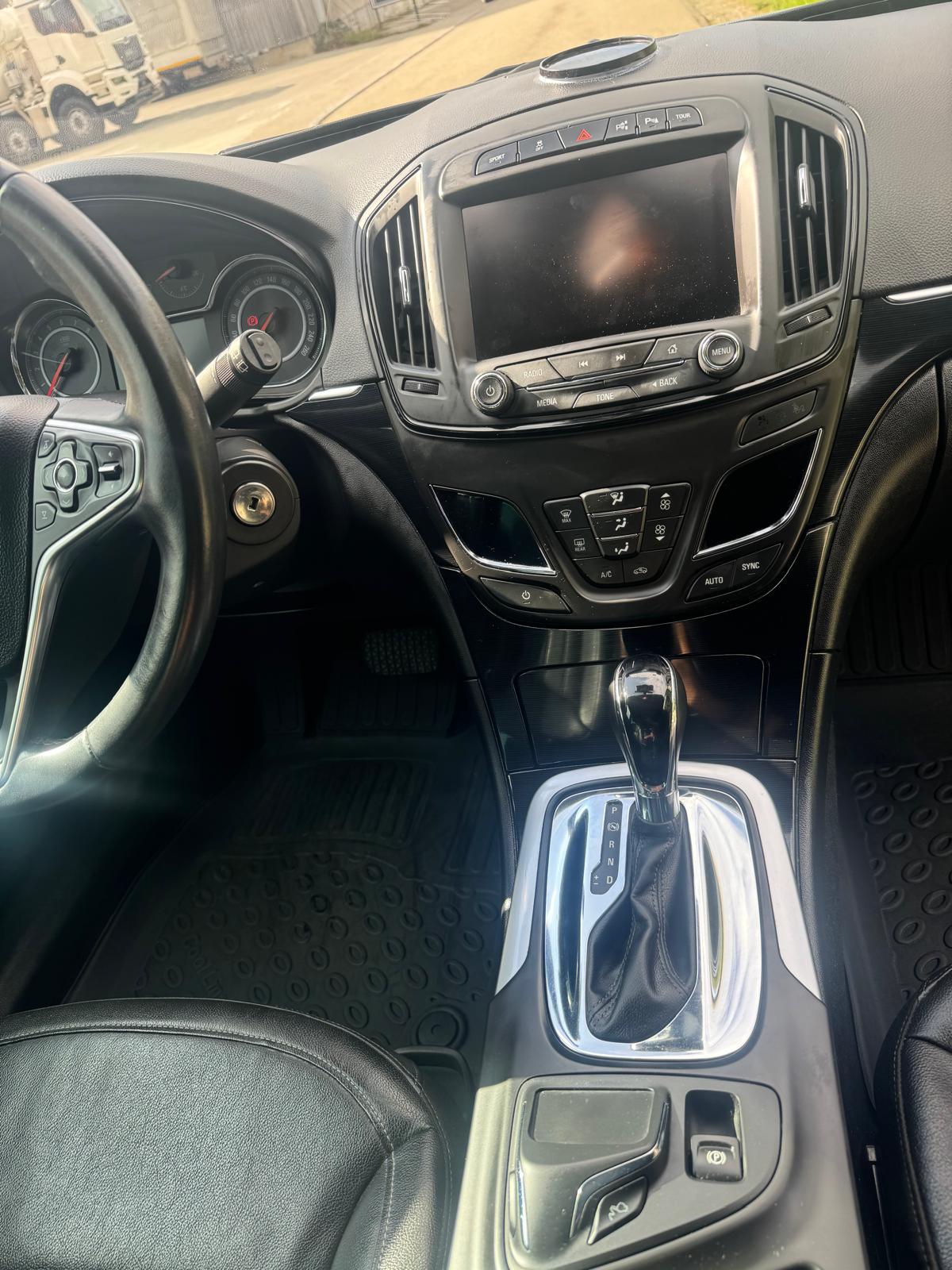 OPEL Insignia Country Tourer 2.0 Turbo 4WD Automatic-image-13