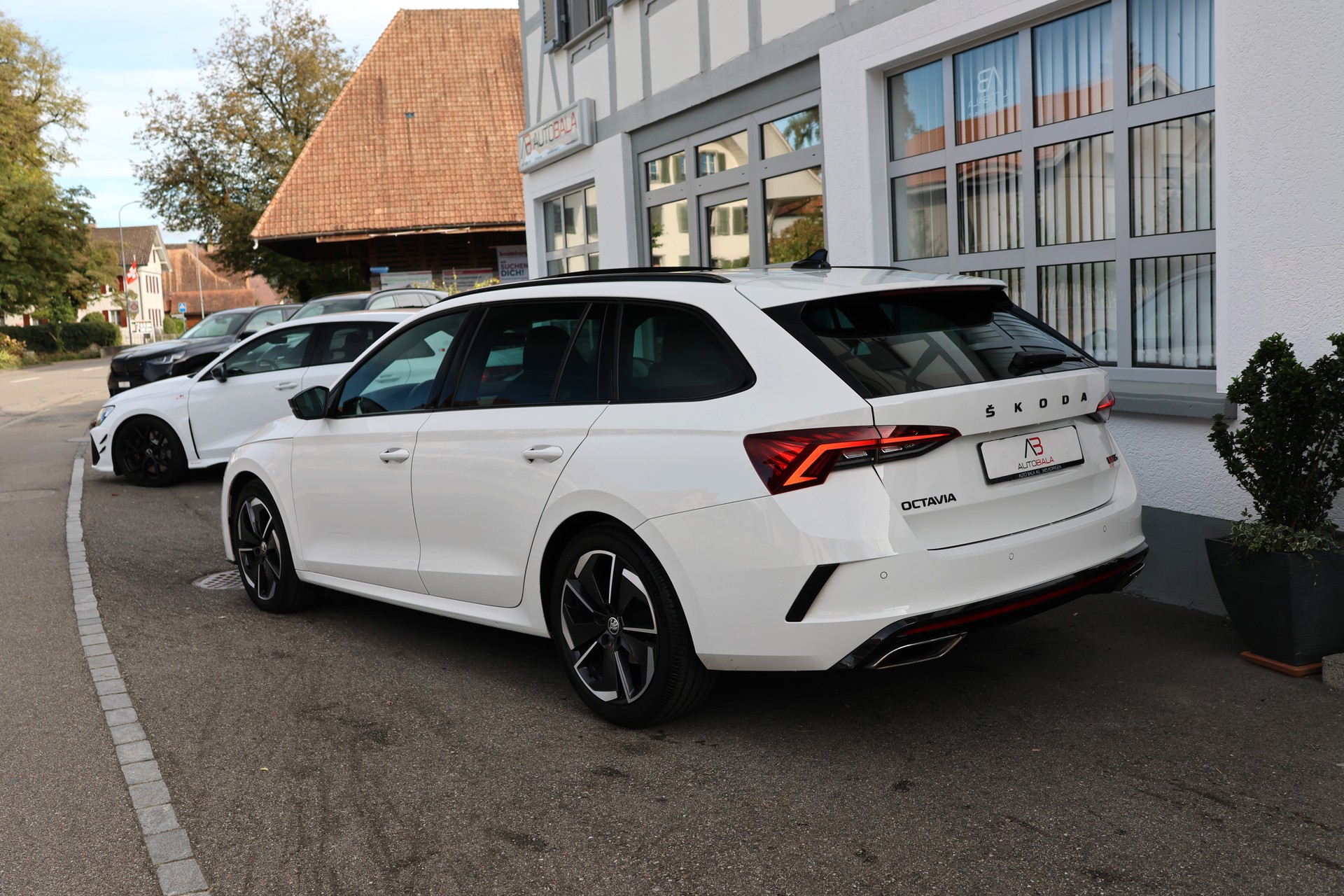 SKODA Octavia Combi 2.0 TDI DSG RS 4x4 (CH) + 2.0T AHK-image-7