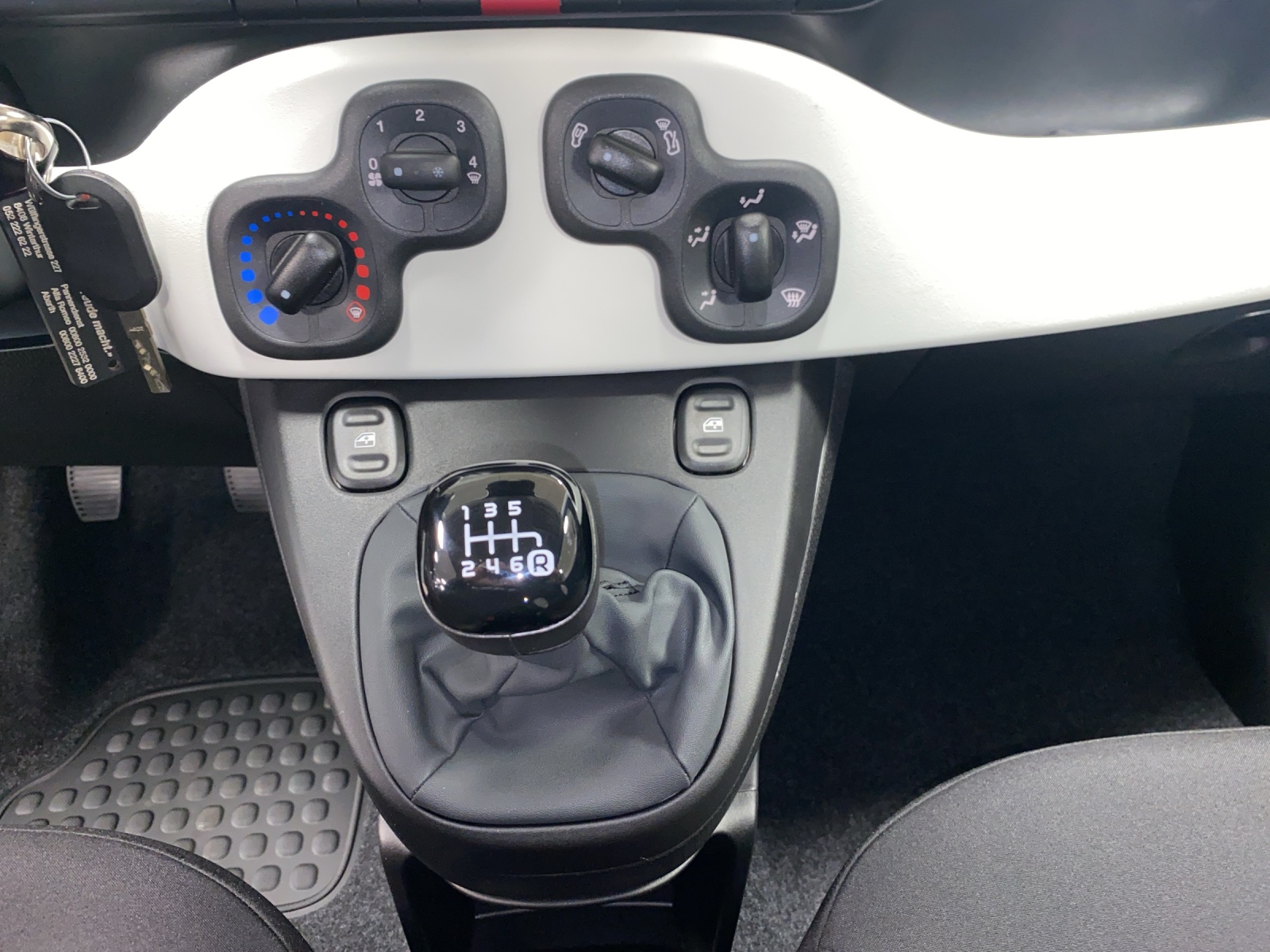 FIAT Pandina 1.0 Hybrid Cross-image-15