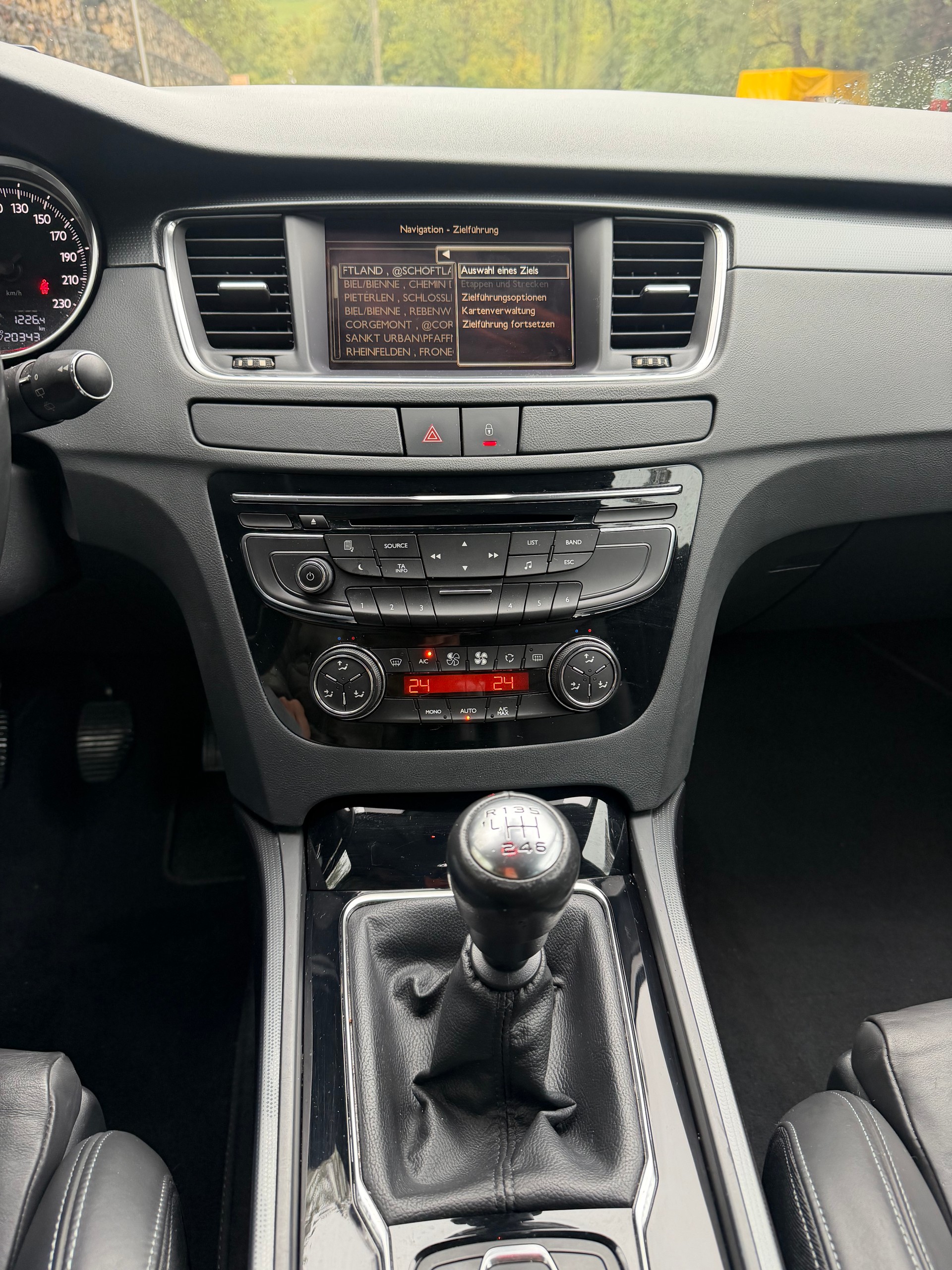 PEUGEOT 508 SW 2.0 HDI Allure-image-7