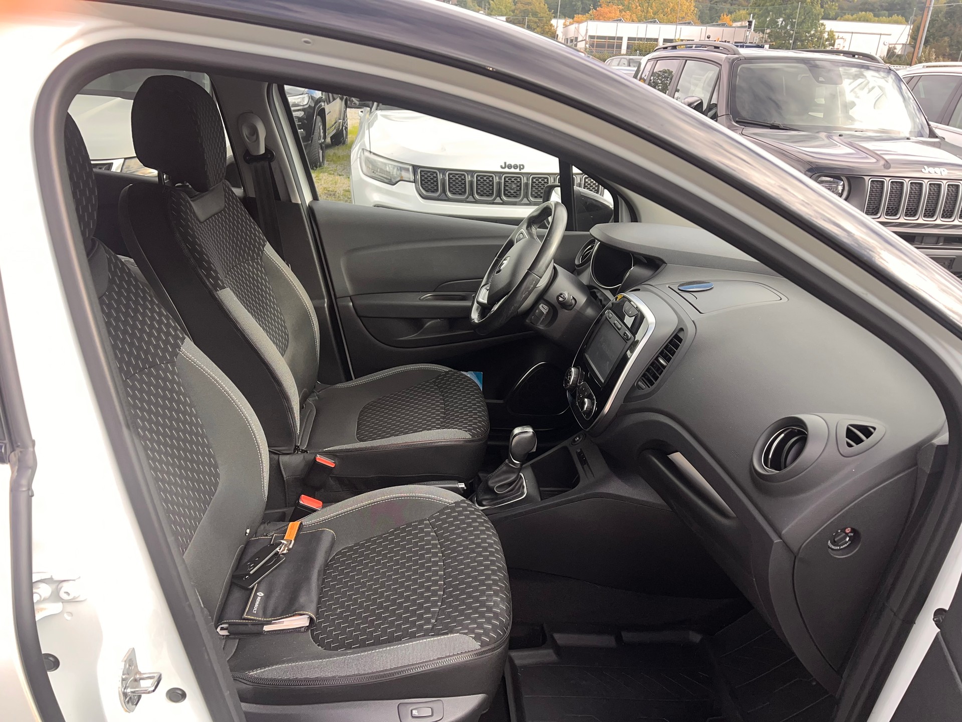 RENAULT Captur 1.2 T 16V Intens EDC-image-9