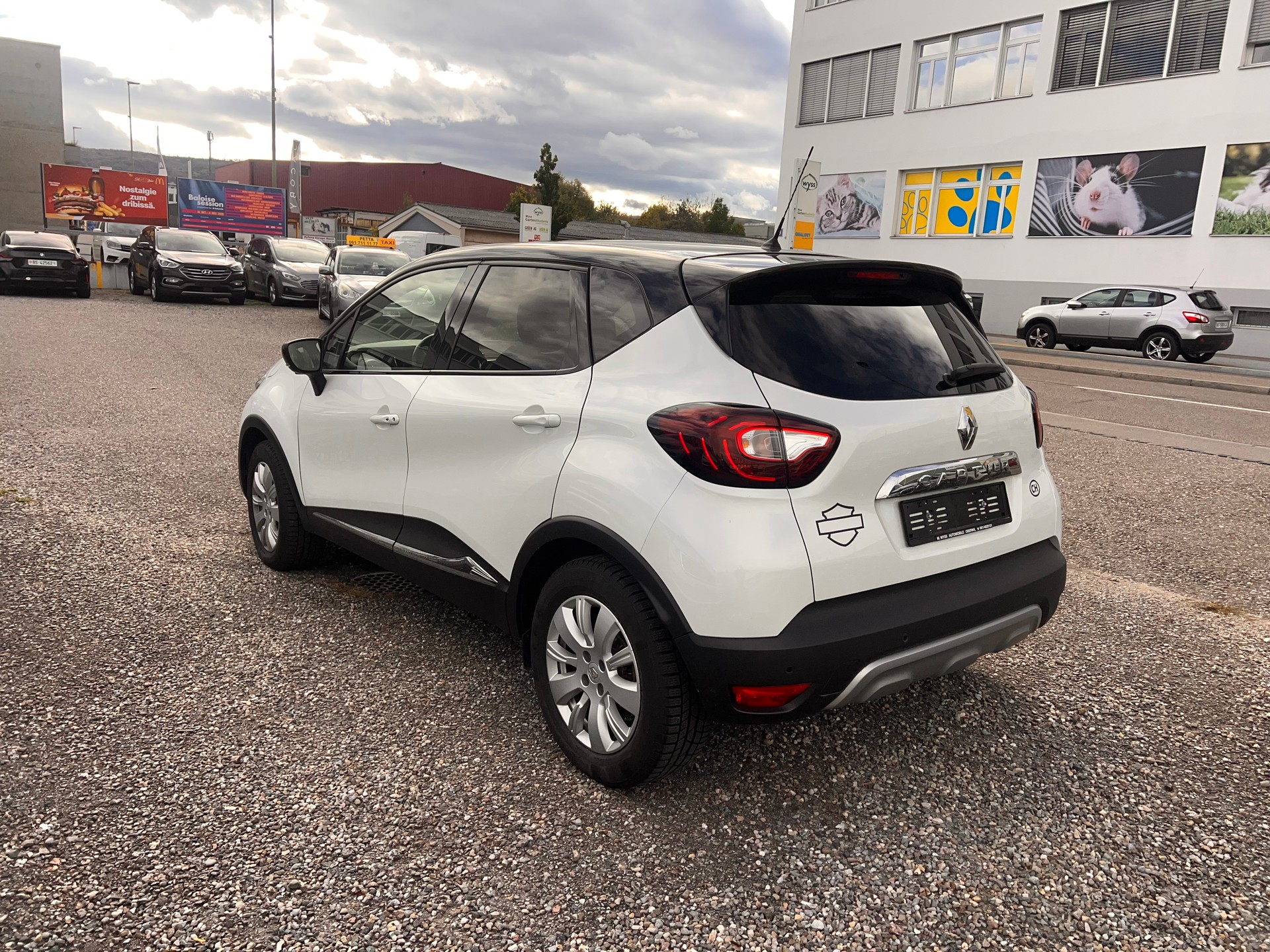 RENAULT Captur 1.2 T 16V Intens EDC-image-4