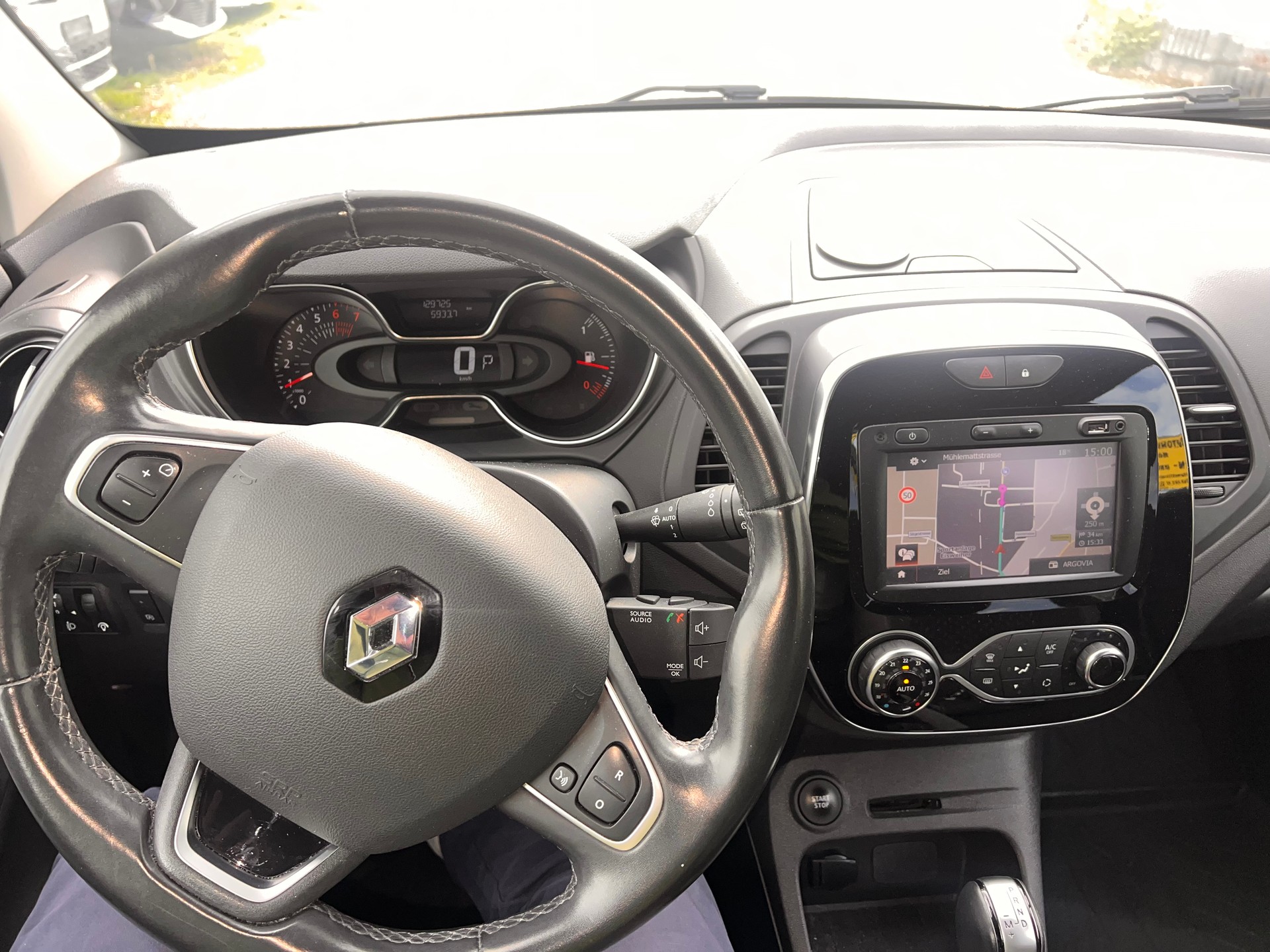 RENAULT Captur 1.2 T 16V Intens EDC-image-10