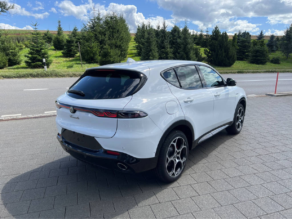 ALFA ROMEO Tonale 1.3 Plug-in Hybrid Veloce Q4-image-2
