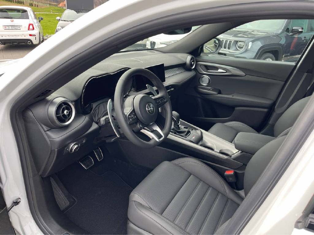 ALFA ROMEO Tonale 1.3 Plug-in Hybrid Veloce Q4-image-4
