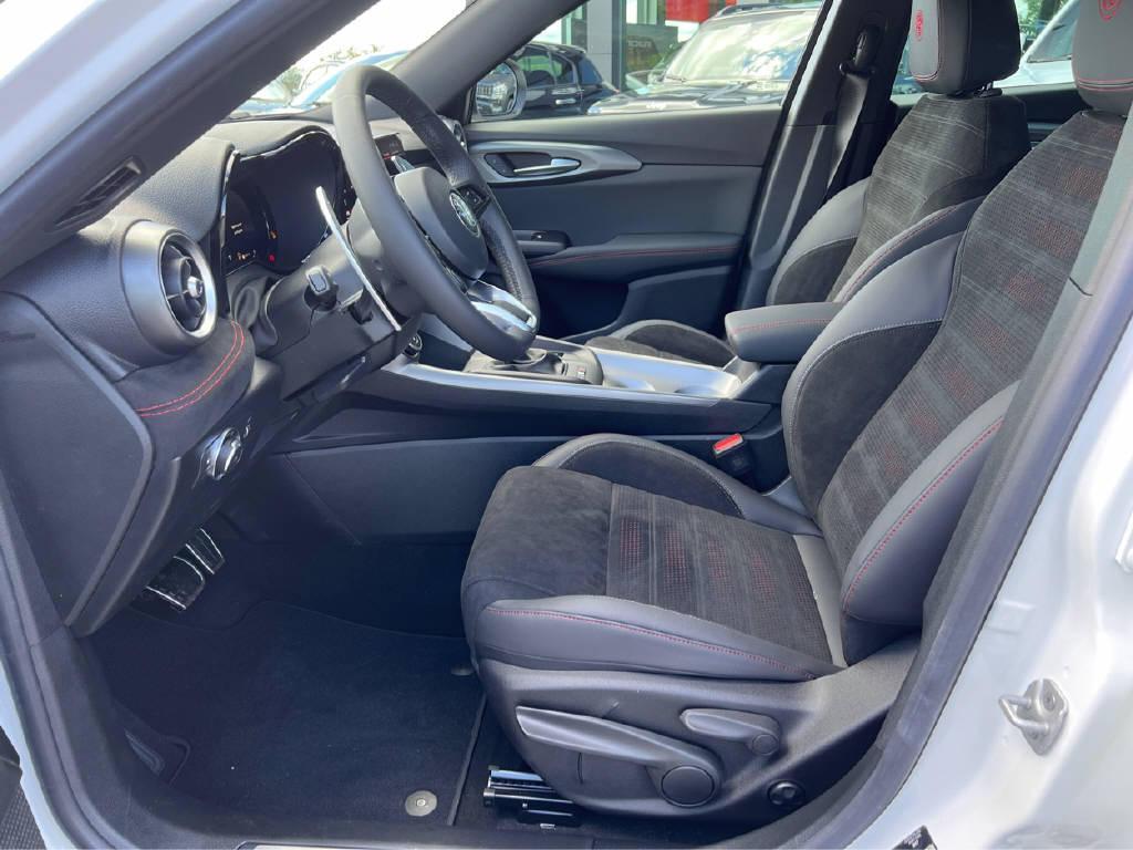 ALFA ROMEO Tonale 1.3 Plug-in Hybrid Veloce Q4-image-4