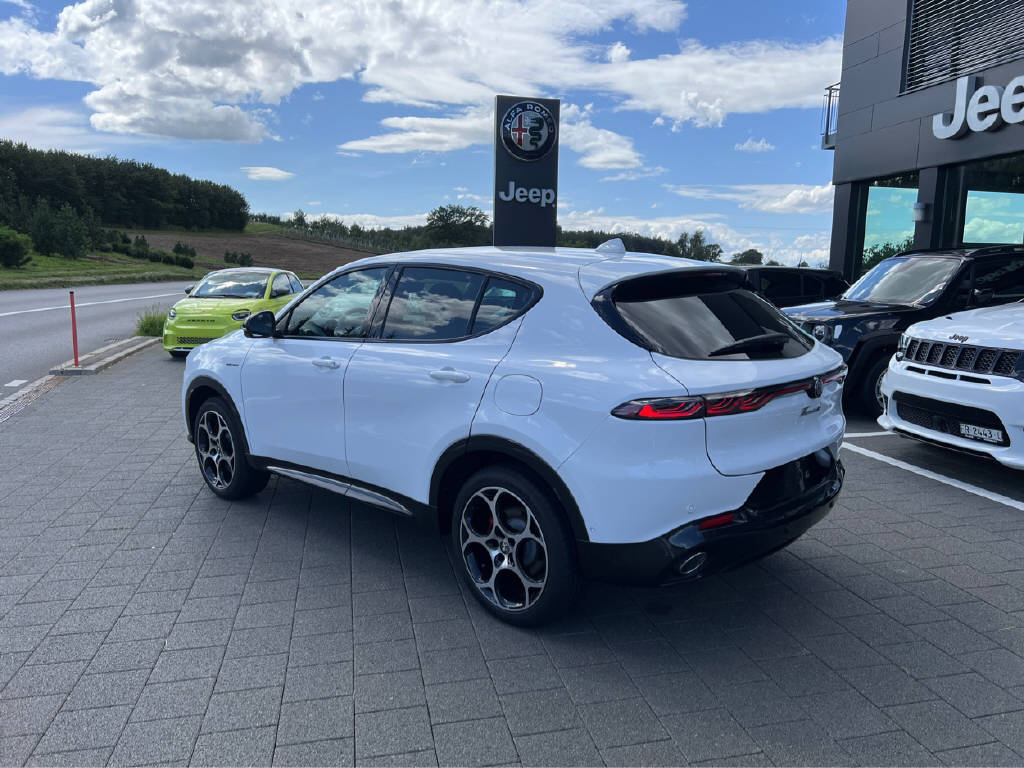 ALFA ROMEO Tonale 1.3 Plug-in Hybrid Veloce Q4-image-3