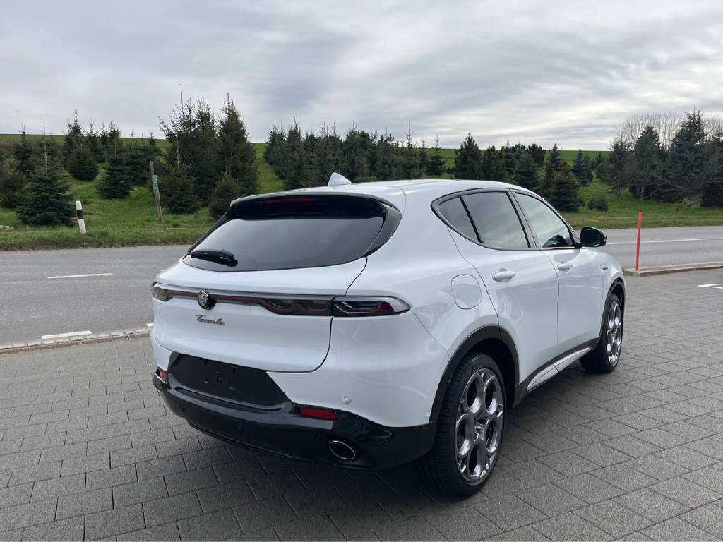 ALFA ROMEO Tonale 1.3 Plug-in Hybrid Veloce Q4-image-2